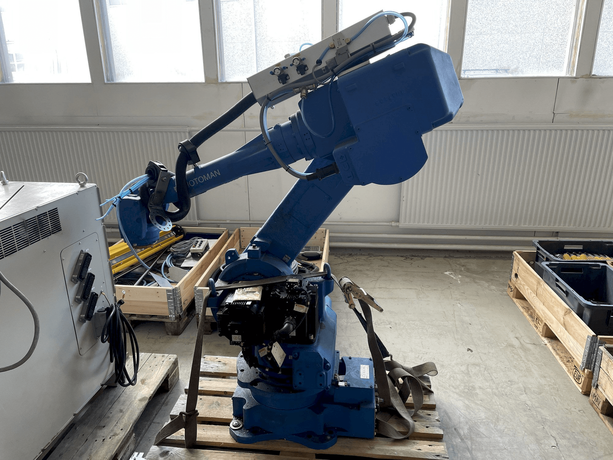 MOTOMAN NX100 80KG-maskinen framifrån