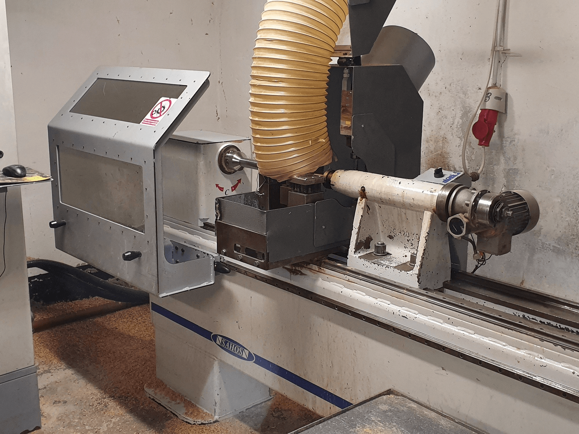 Sahos GALAXY SH1800 CNC-maskinen framifrån