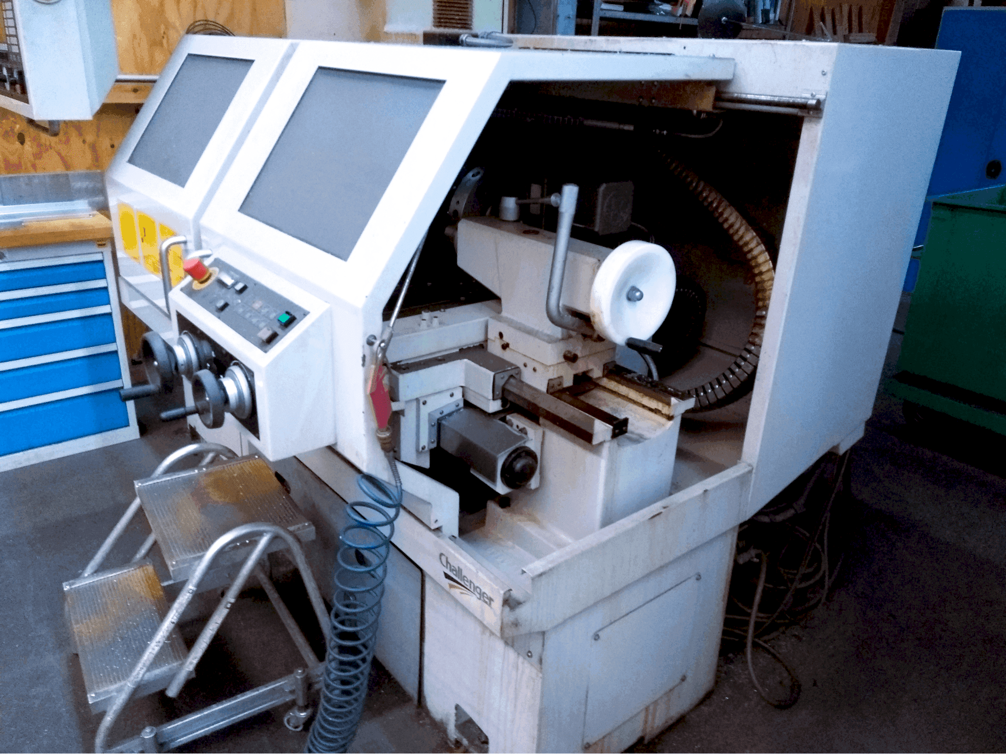 Challenger MICROTURN BNC 446-maskinen framifrån