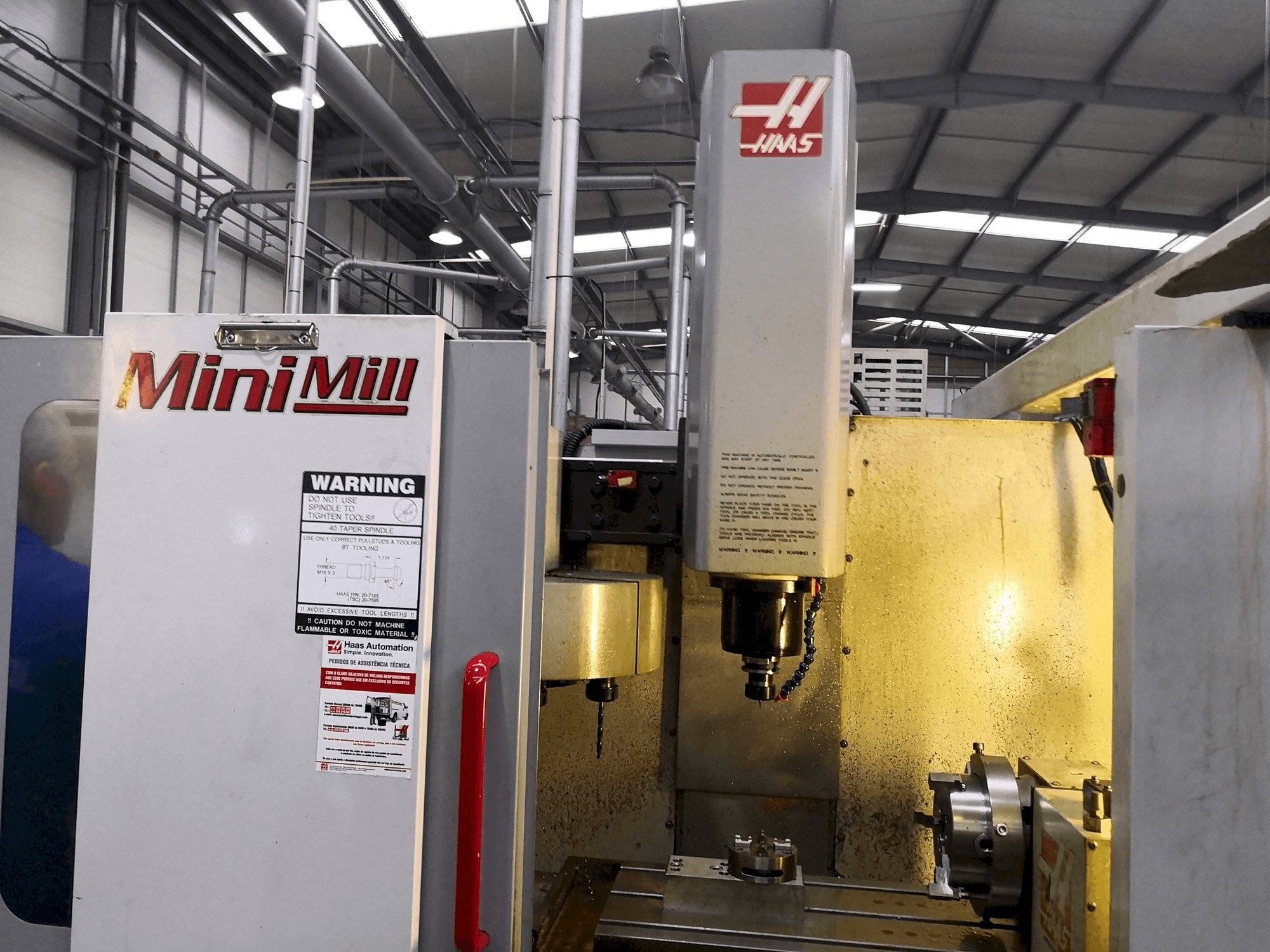 HAAS Mini Mill CE-maskinen framifrån