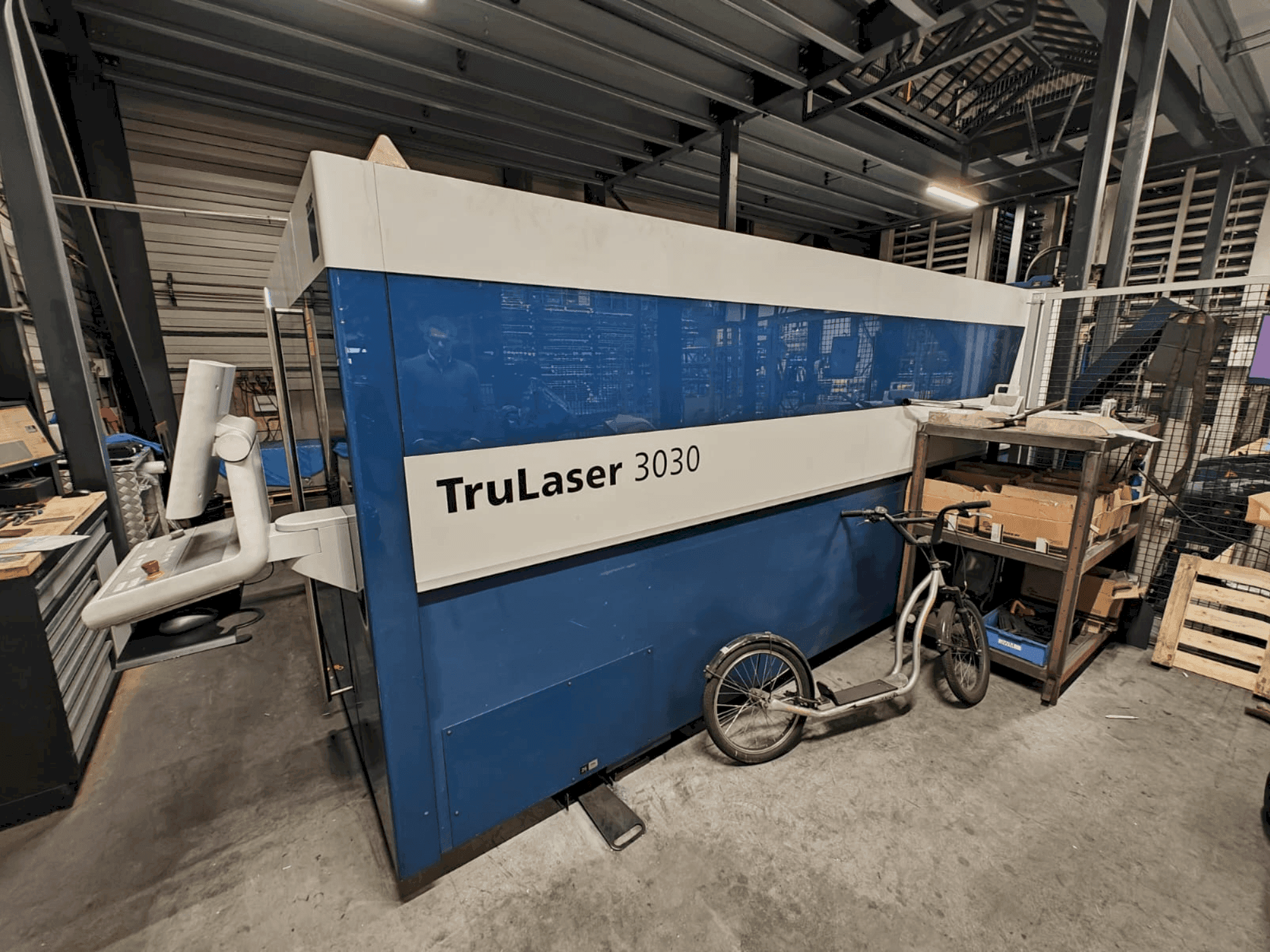 TRUMPF TruLaser 3030 Fiber-maskinen framifrån