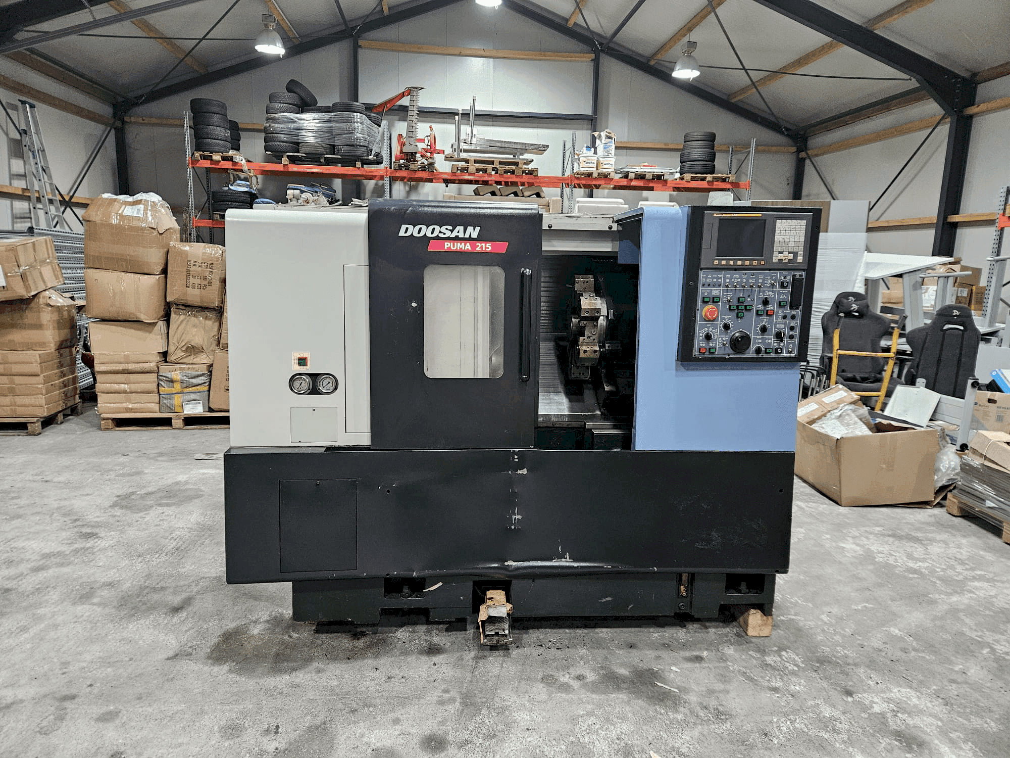DOOSAN PUMA 215-maskinen framifrån