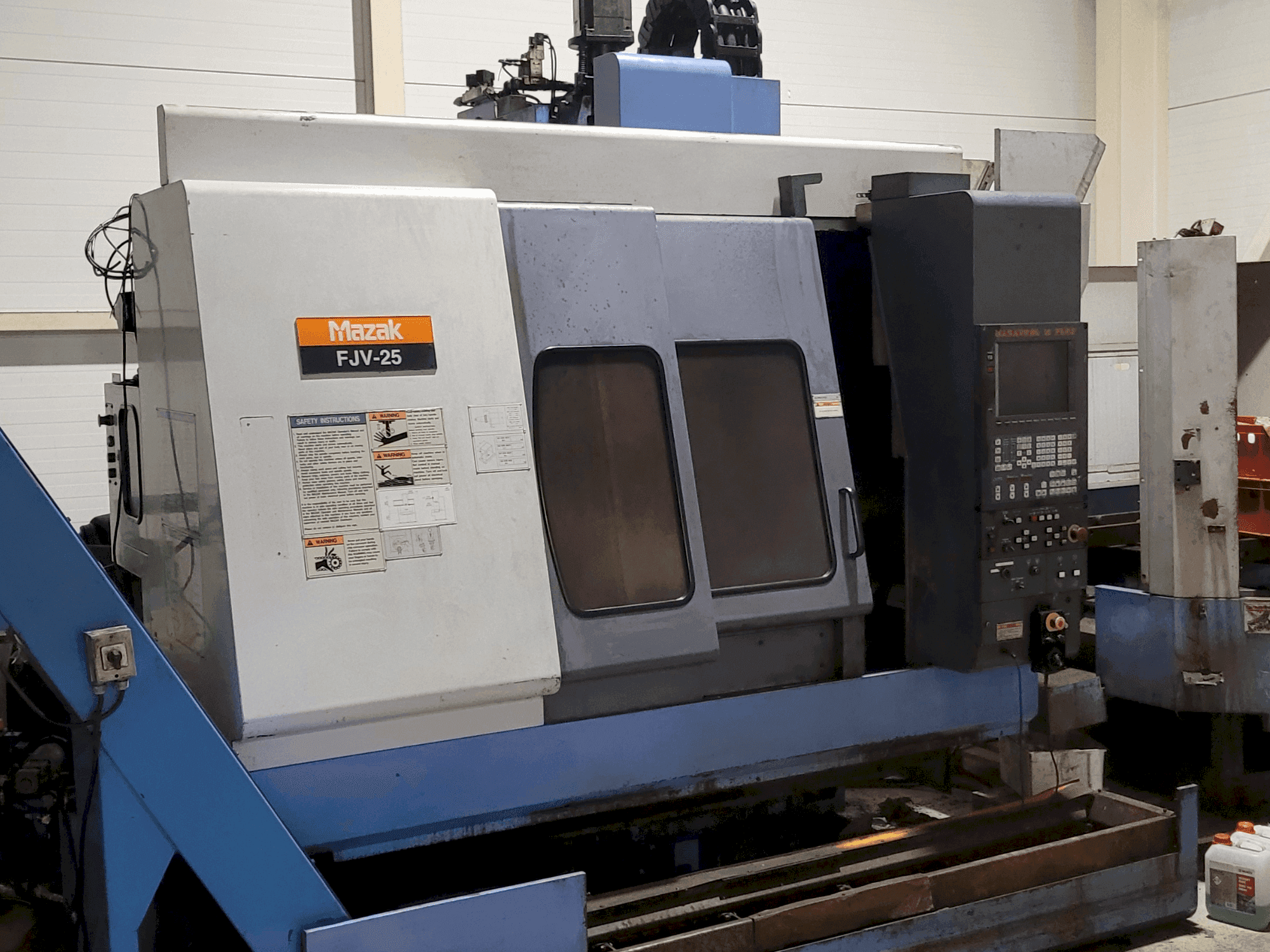 Mazak FJV-25-maskinen framifrån