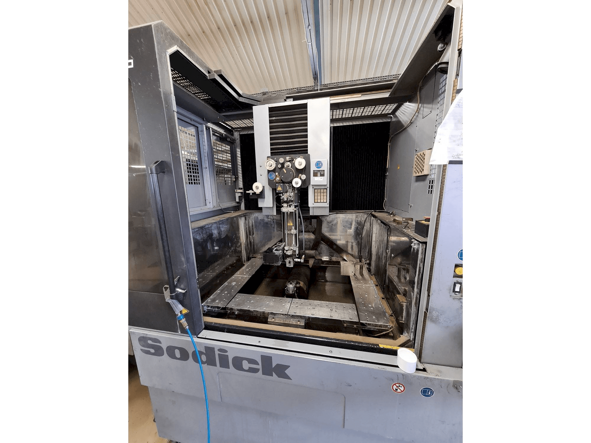 Sodick AQ750L-maskinen framifrån