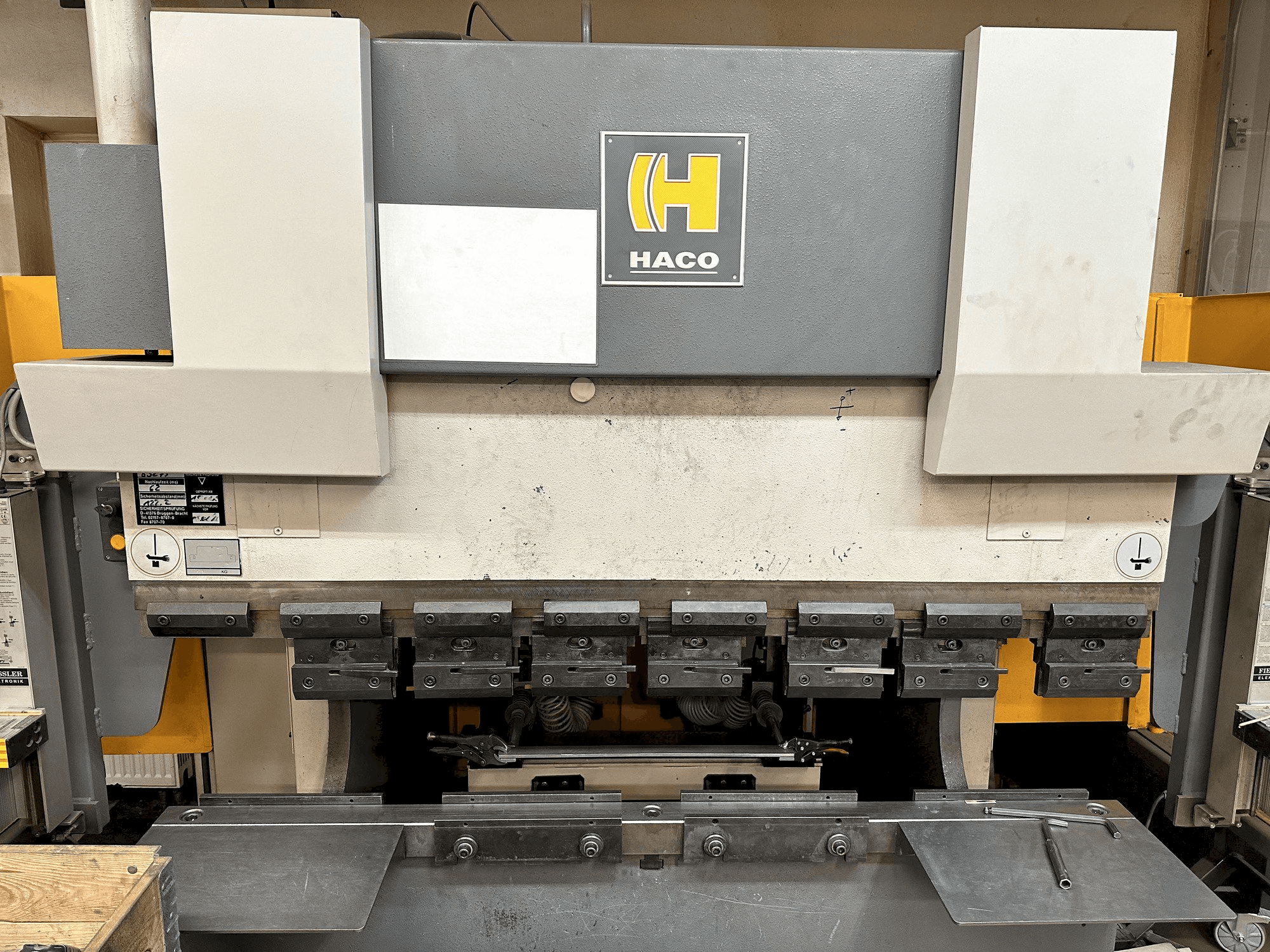 HACO ERM 16040-maskinen framifrån