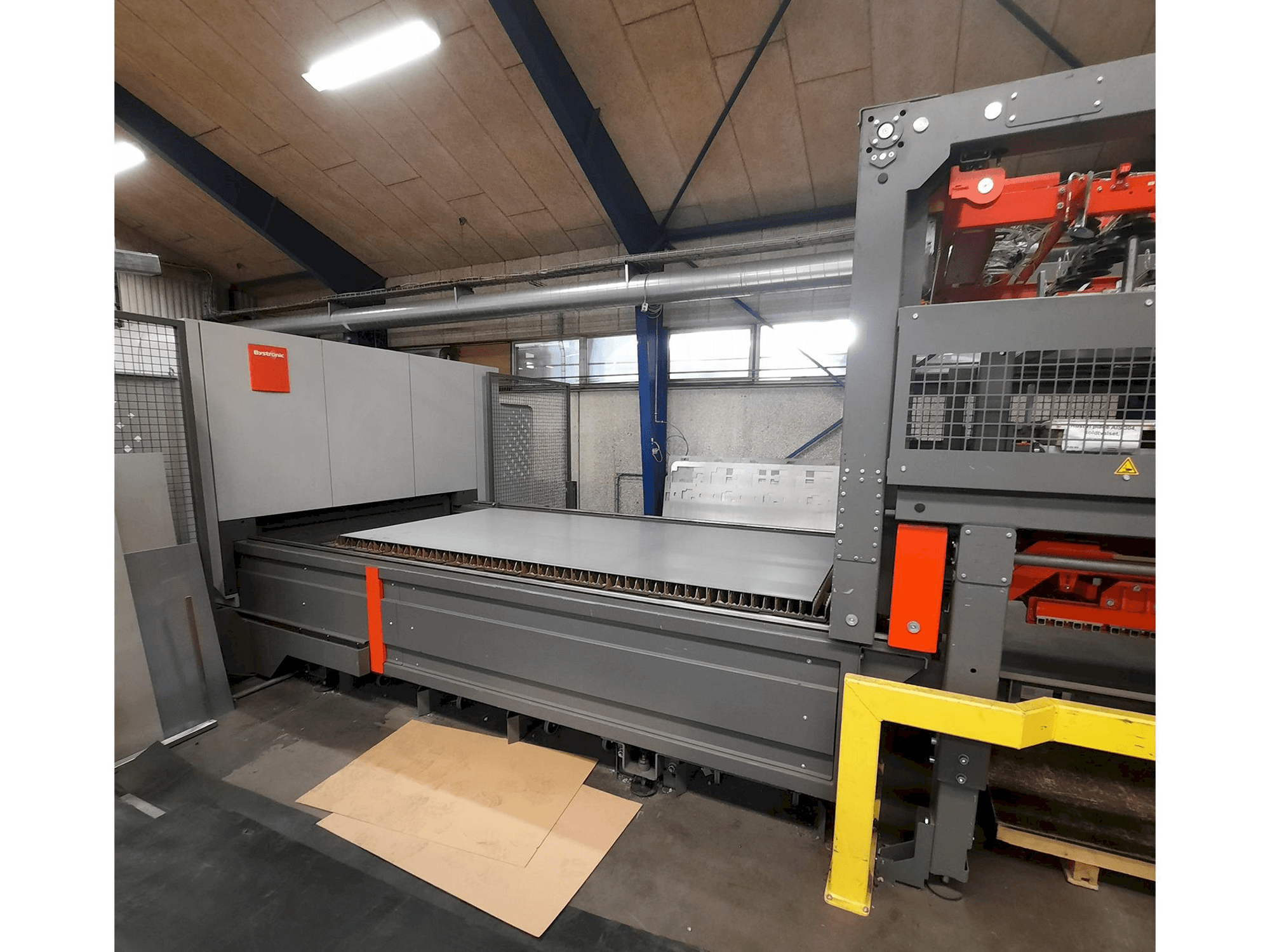 Bystronic Bystar Fiber 3015 6KW + ByTrans Extended-maskinen framifrån