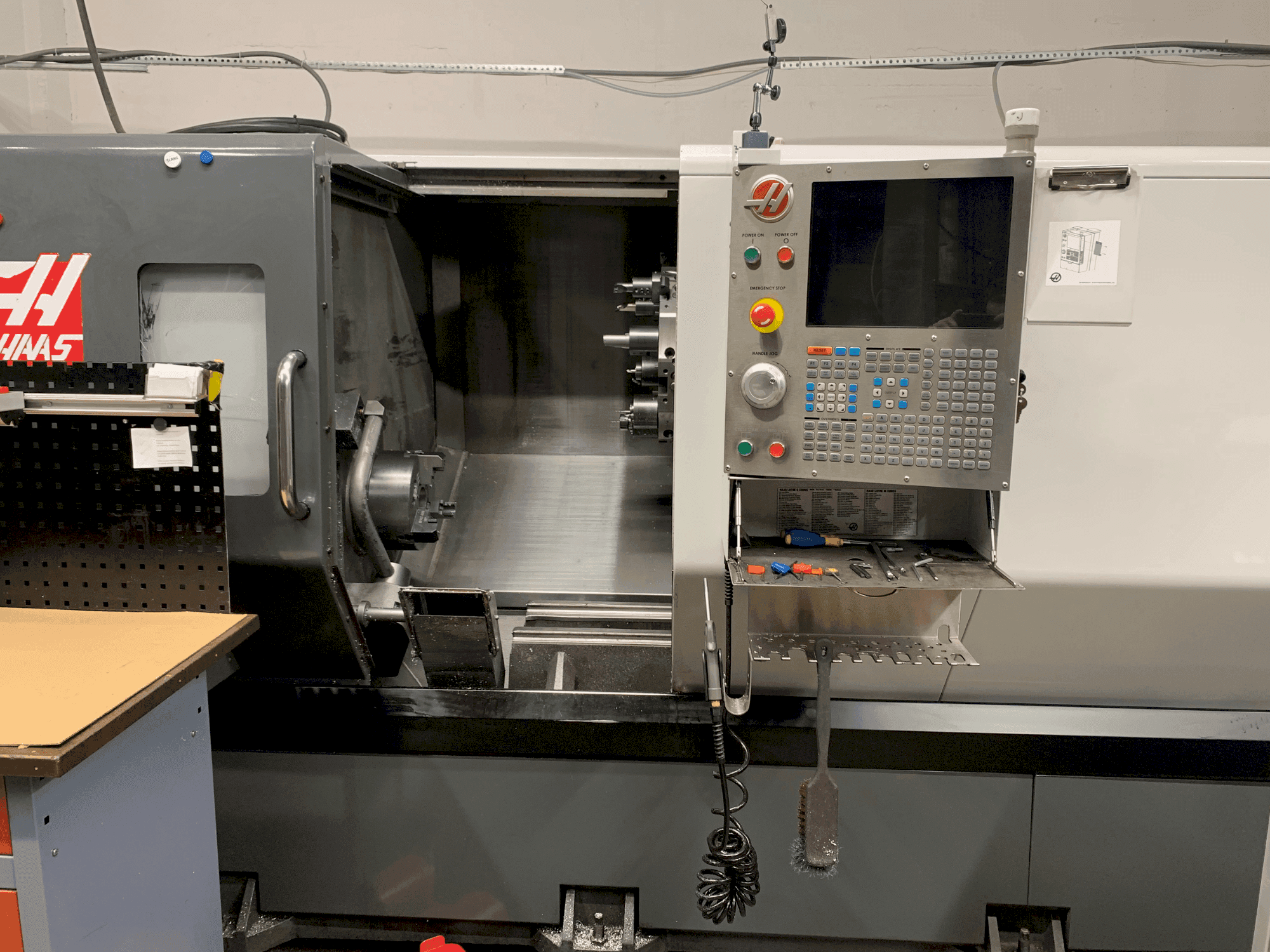 HAAS ST-30Y-maskinen framifrån