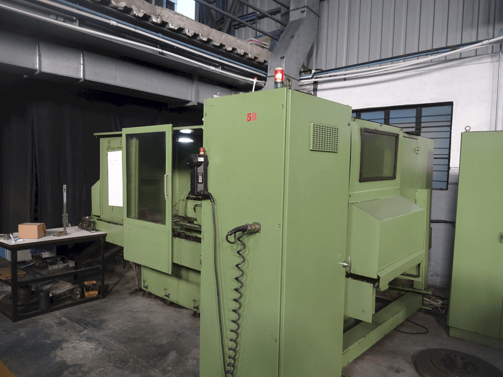 LIVNIKA KIKINDA-maskinen sedd från vänsterAAFD-63045CNC