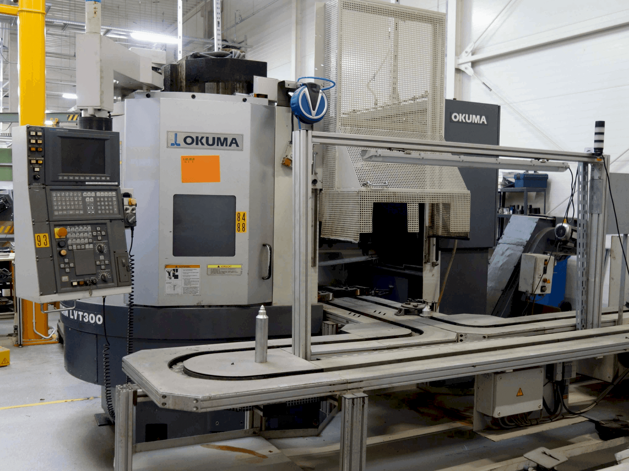 Okuma LVT 300-maskinen framifrån