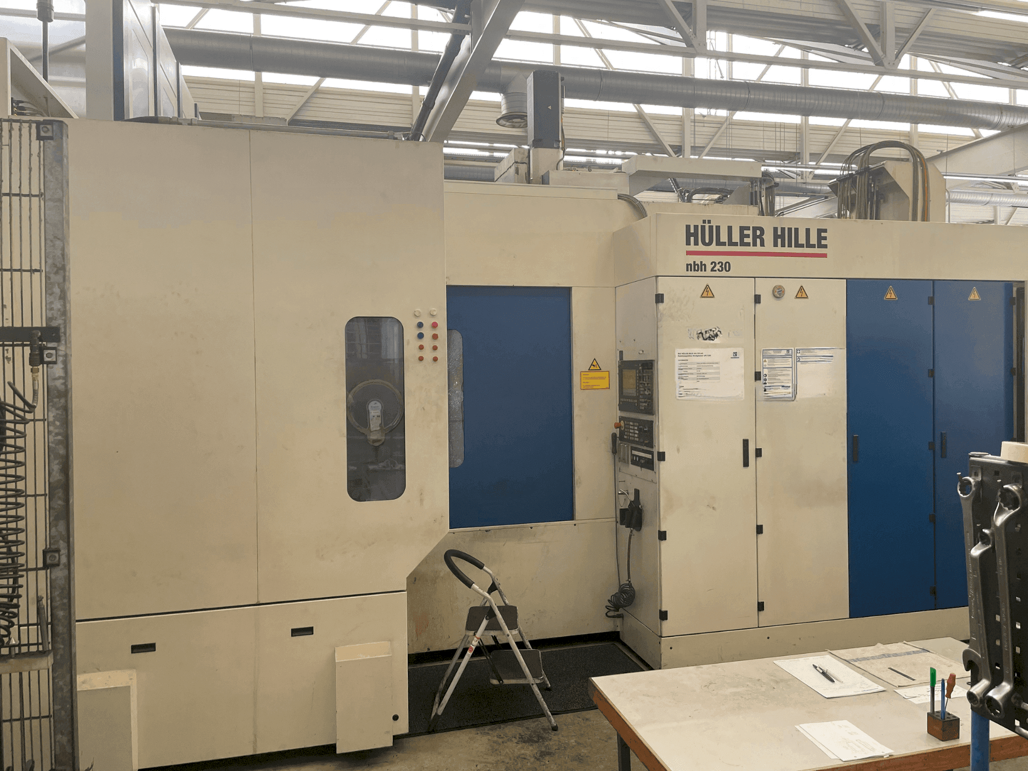 HULLER HILLE NBH 230-maskinen framifrån