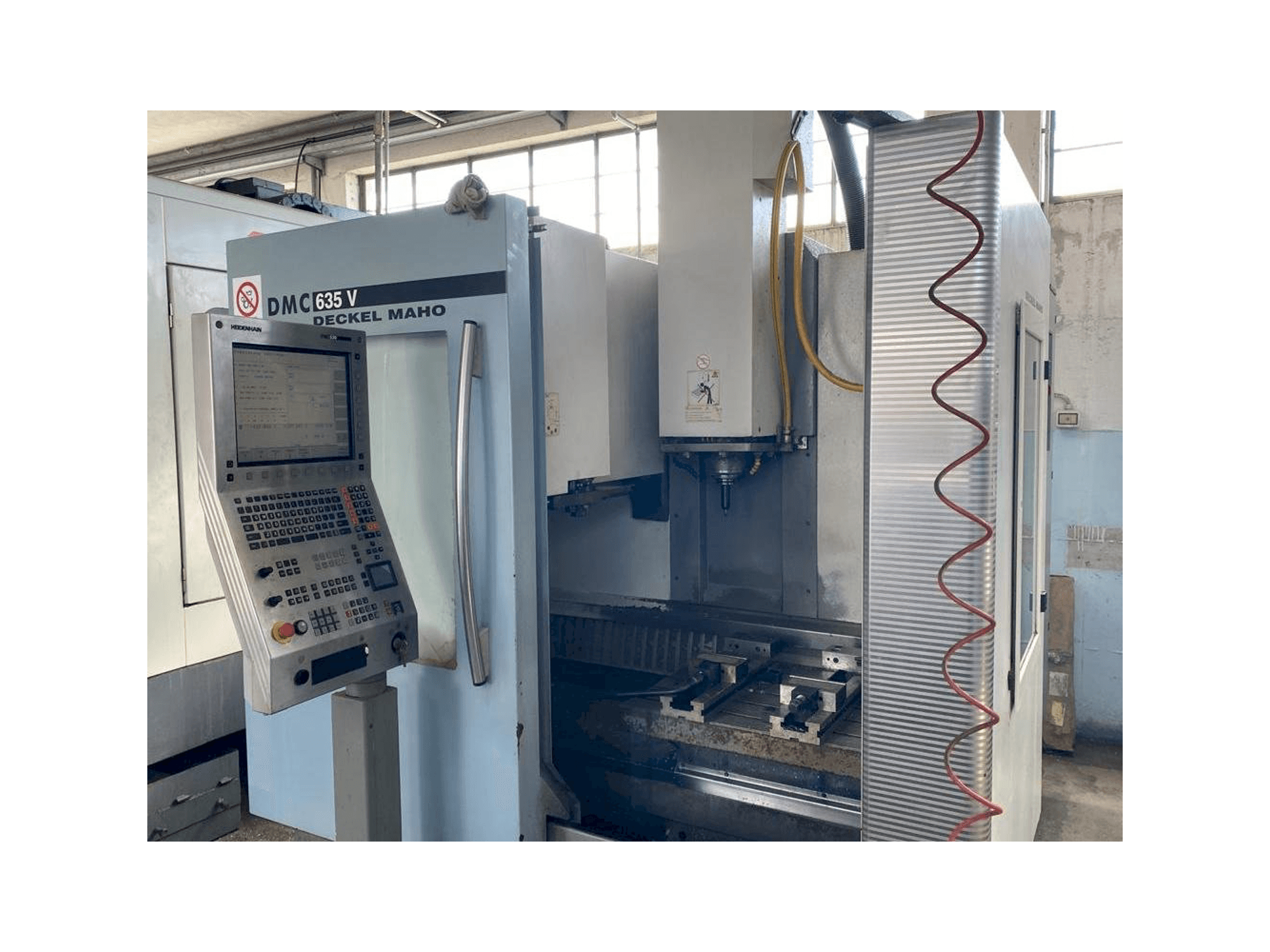 DECKEL MAHO DMC 635V-maskinen framifrån