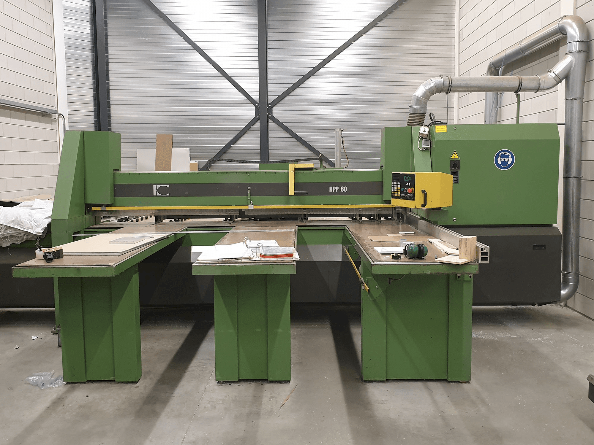 HOLZMA-maskinen framifrånHPP 80/32