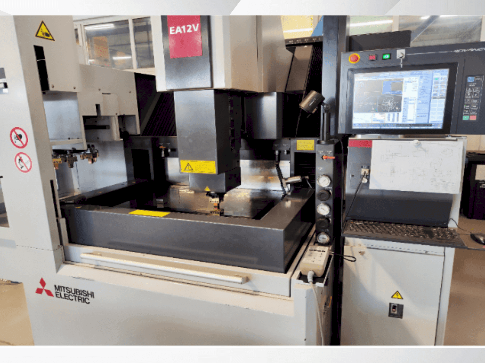 Mitsubishi EA12VM ADVANCE-maskinen framifrån