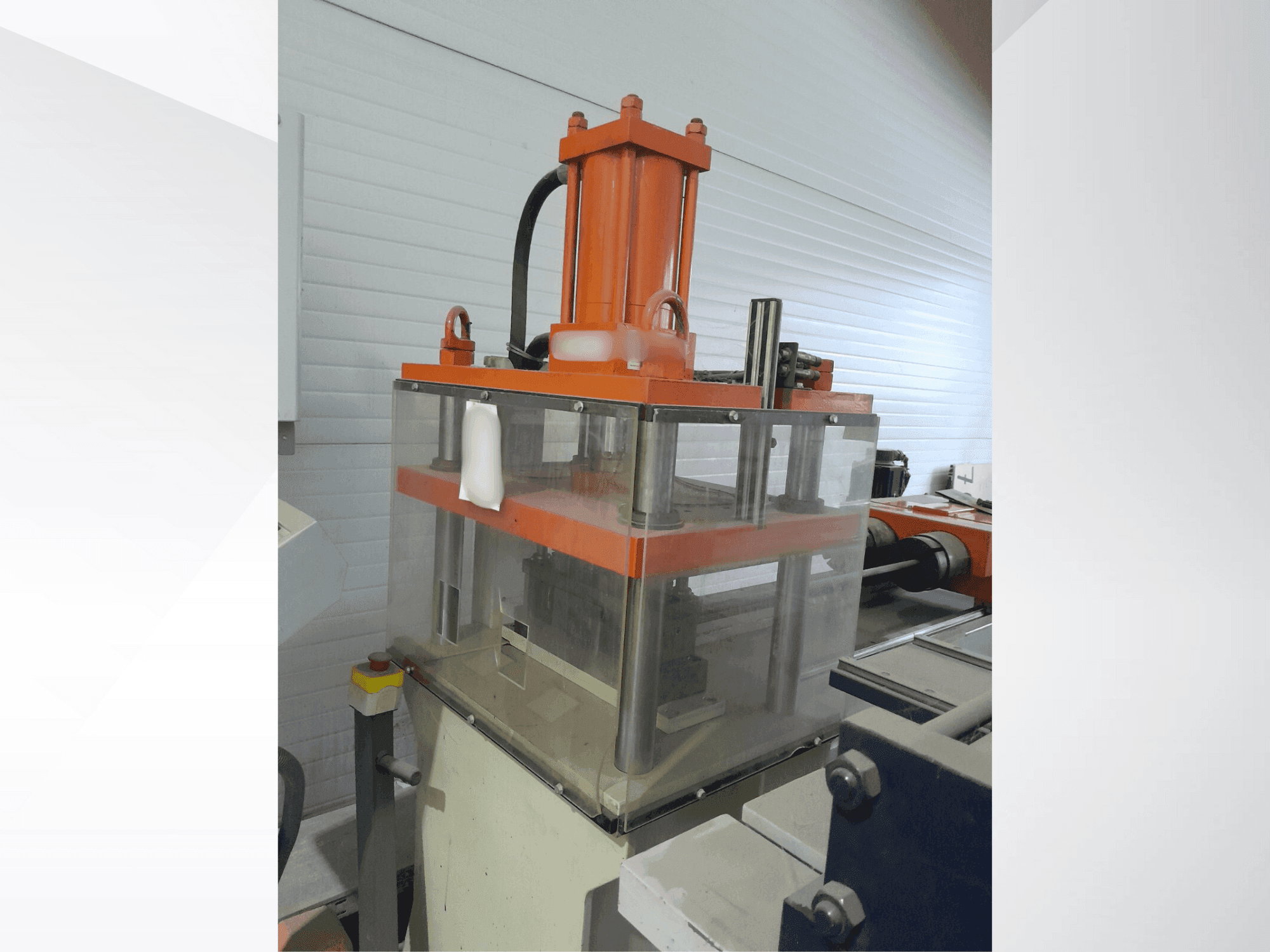 UZMA MAKINA PDM 30-maskinen framifrån