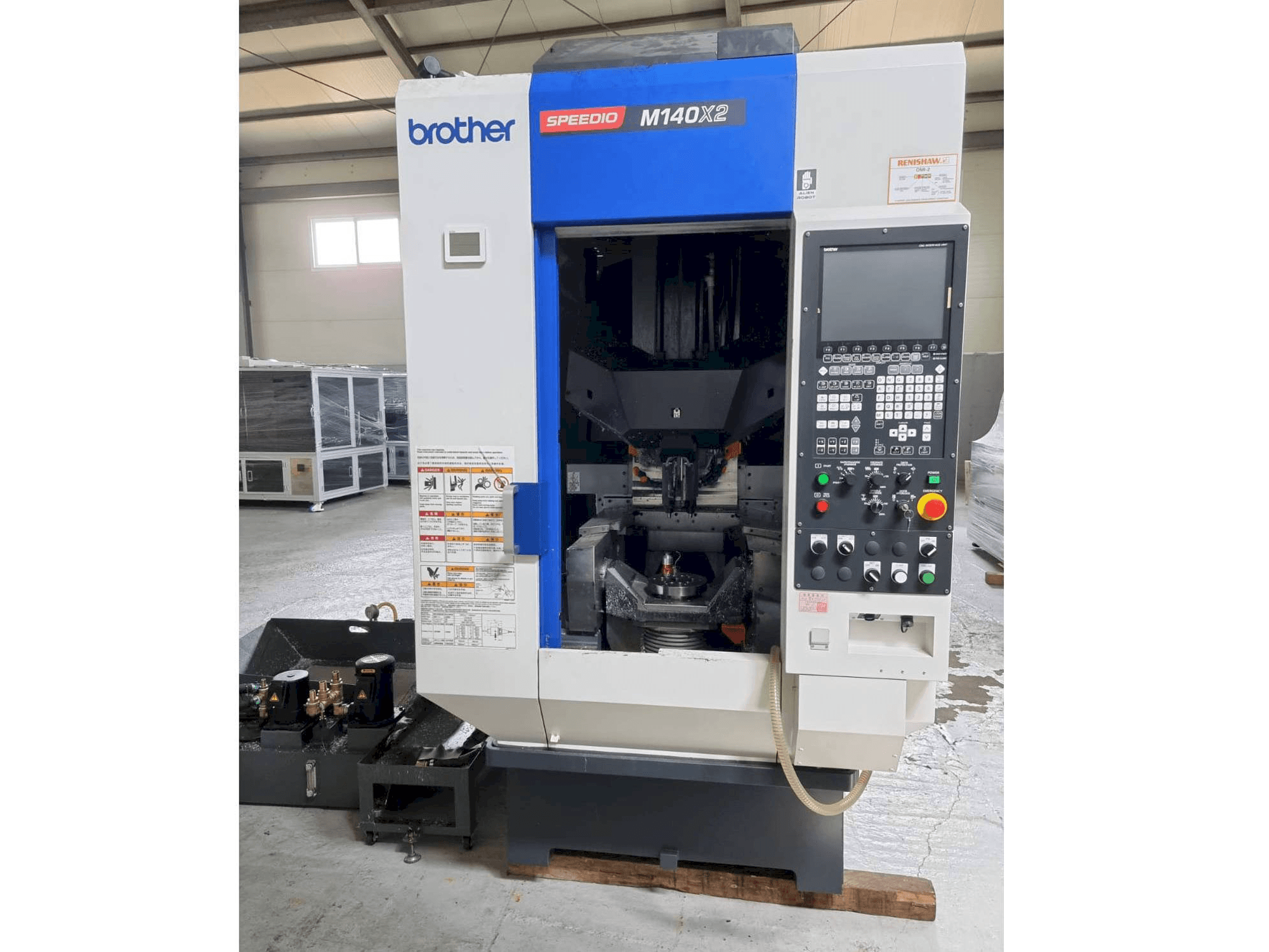 Brother SPEEDIO M140X2-maskinen framifrån