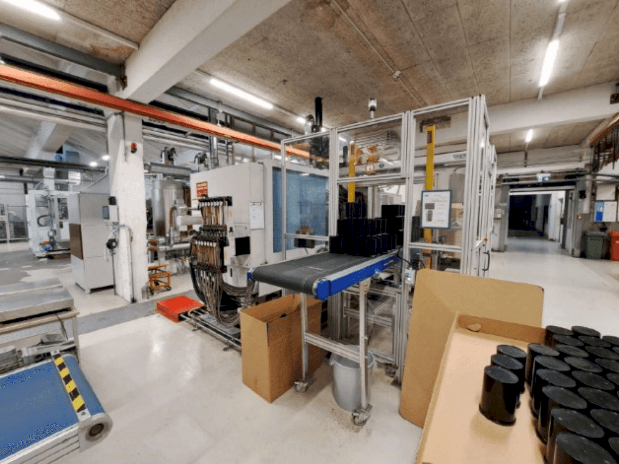 WITTMANN TM Xpress 270/2250 Unilopg B6P-maskinen framifrån