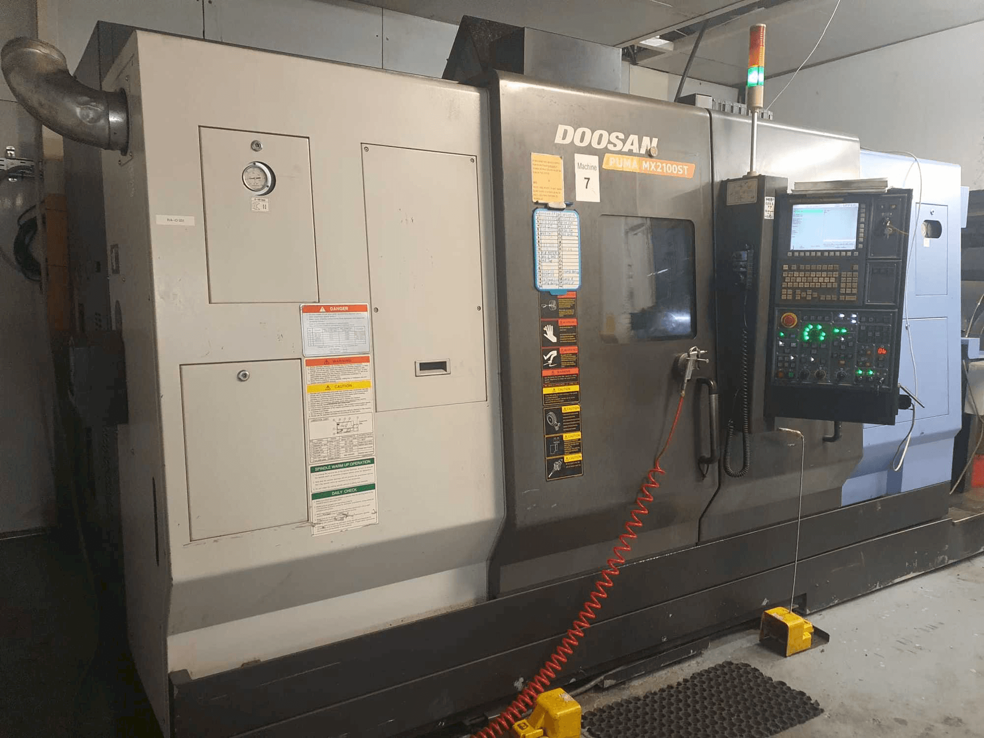 Doosan Puma MX2100ST-maskinen framifrån