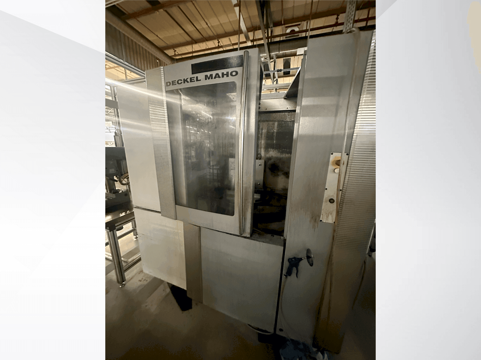 DECKEL MAHO DMC 50H-maskinen framifrån