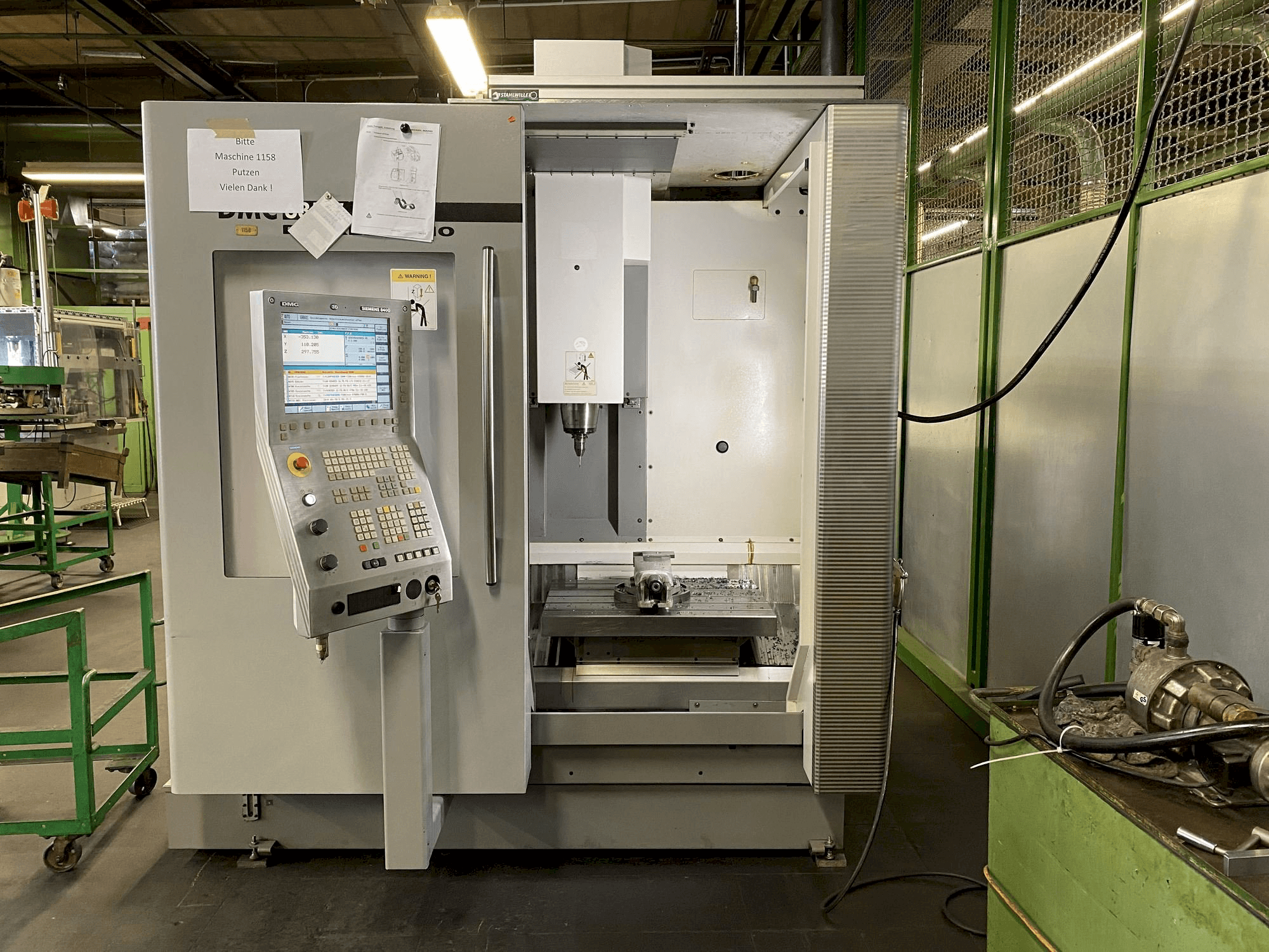 DECKEL MAHO DMC 635V-maskinen framifrån