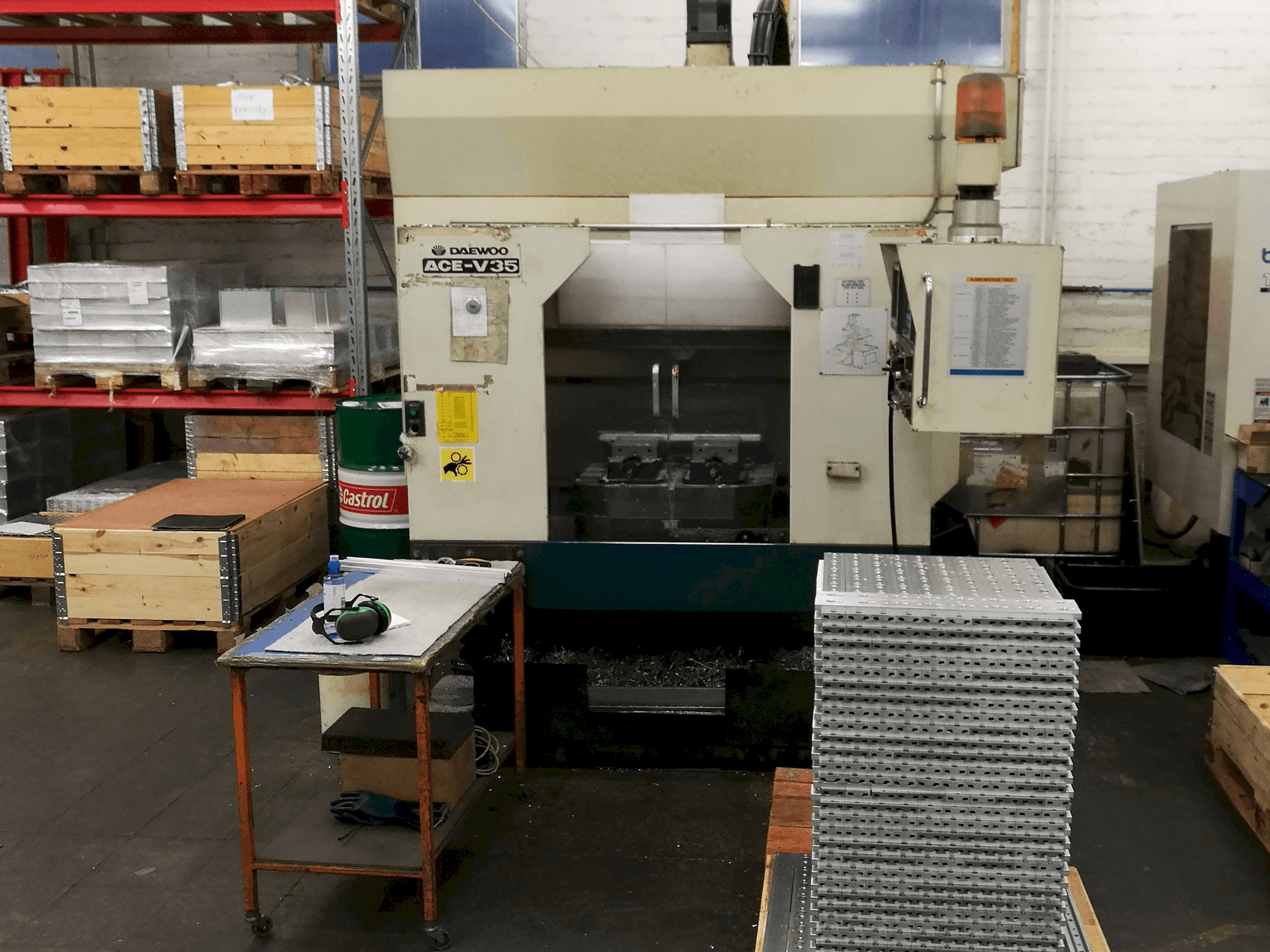 DAEWOO-maskinen framifrånACE V-35