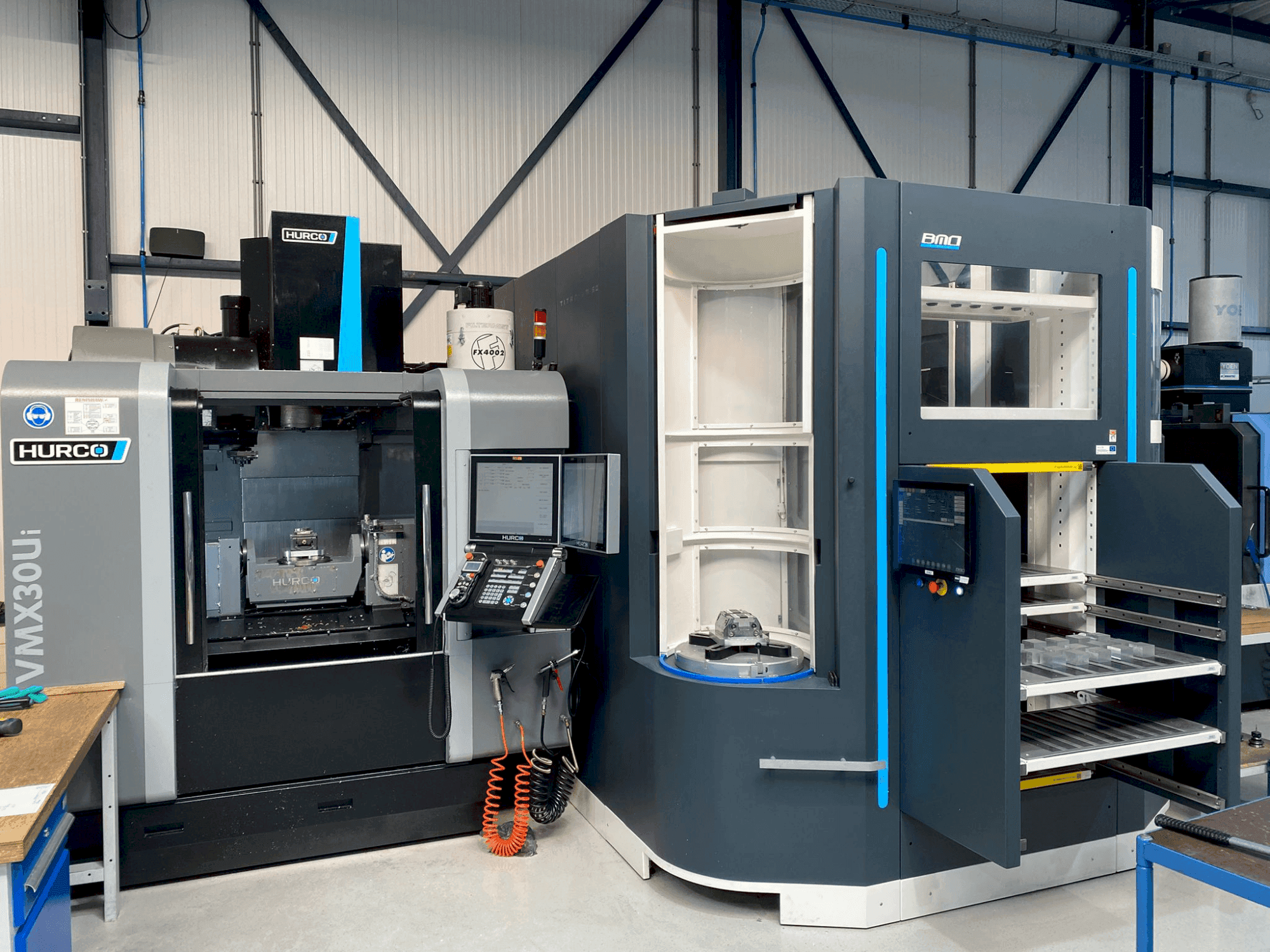 Hurco VMX30Ui + BMO Automation Titanium 50-maskinen framifrån
