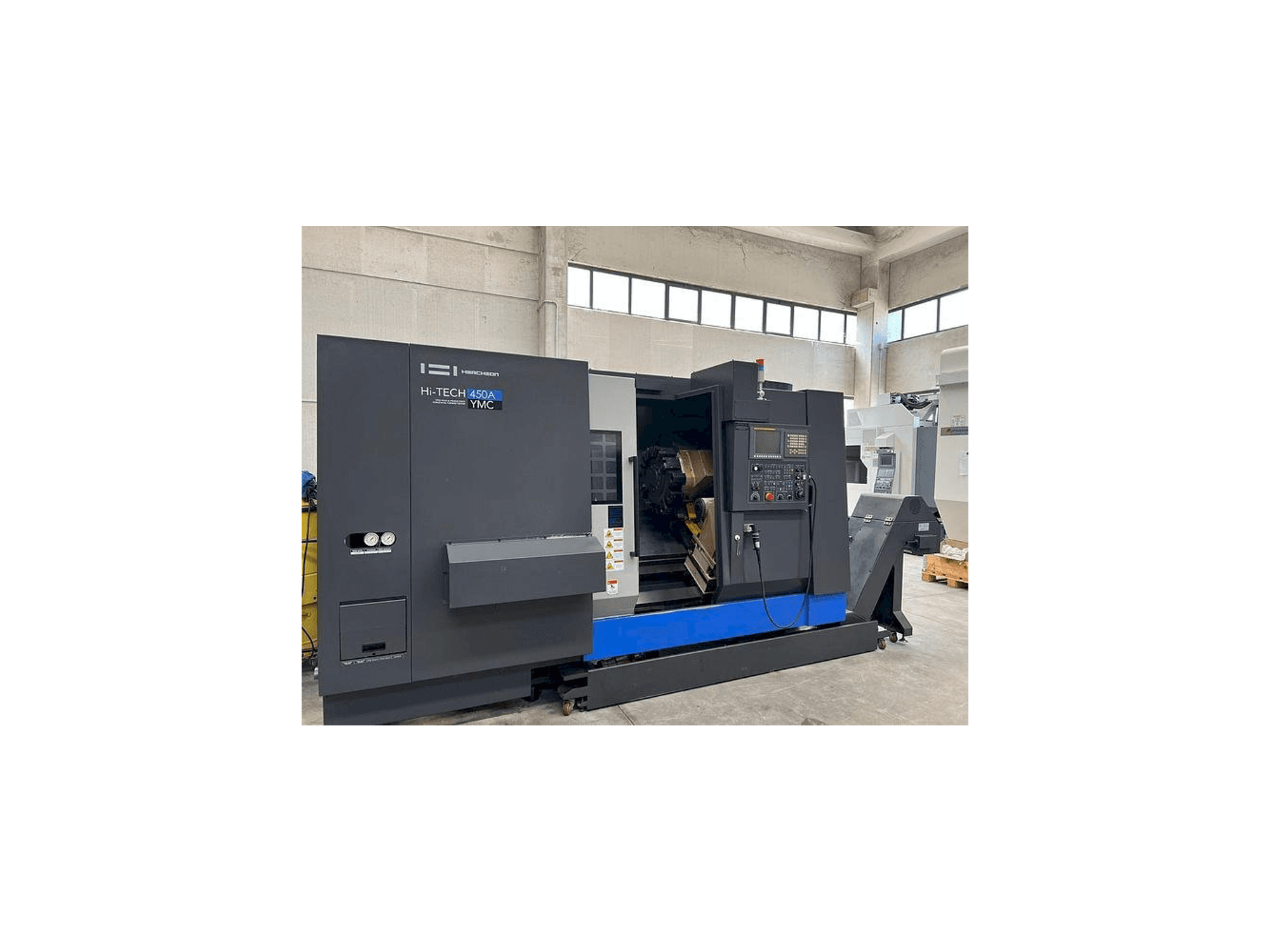 HWACHEON HI-ECO 450A YMC-maskinen framifrån