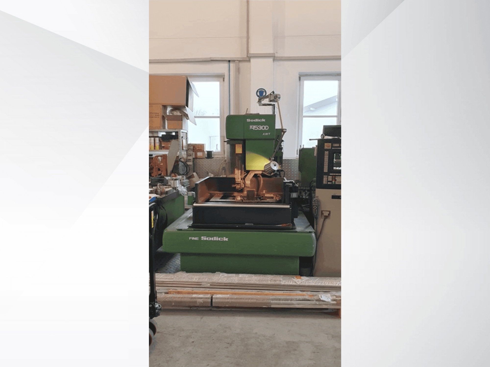 Sodick A 530 D AWT-maskinen framifrån