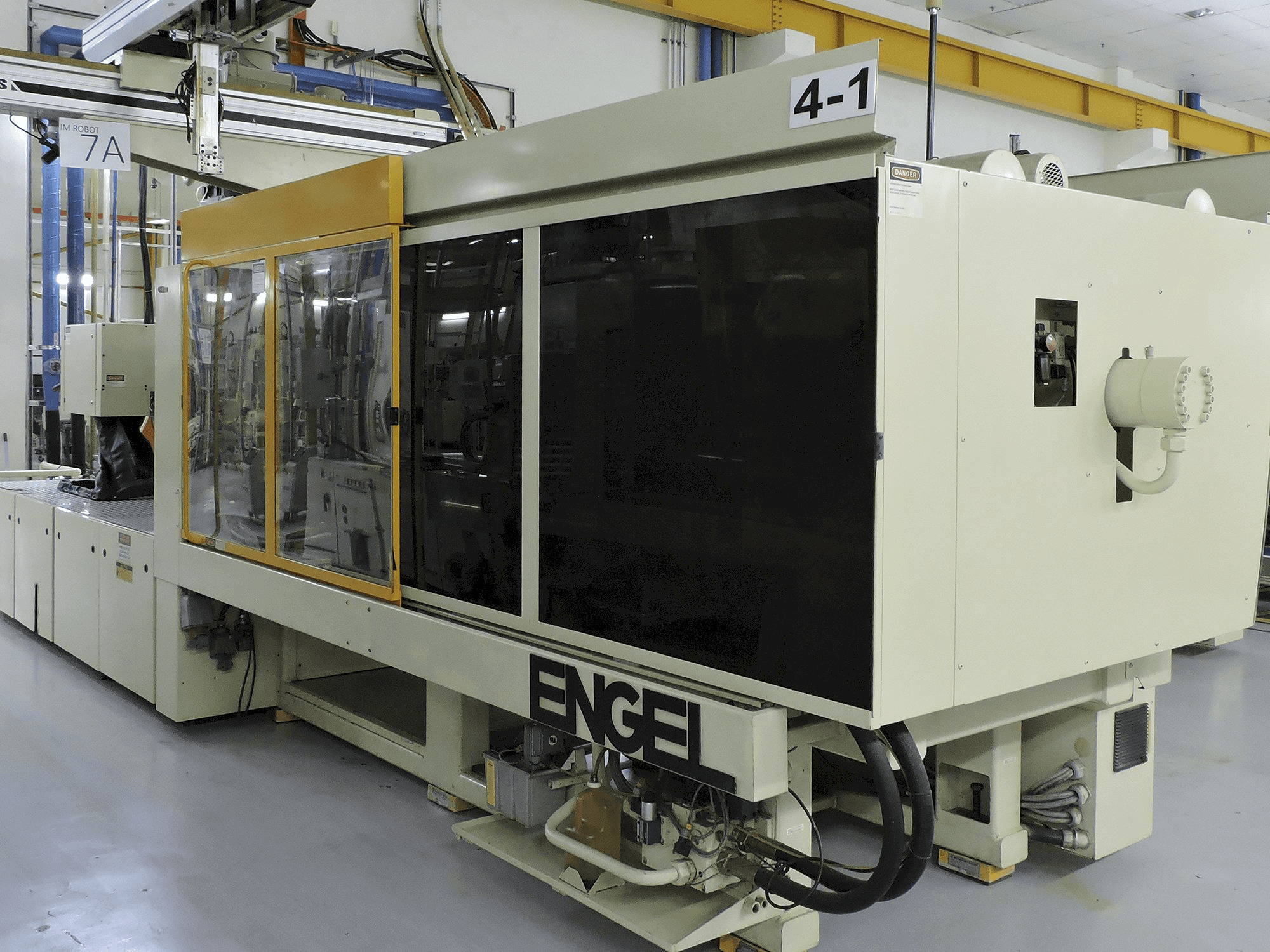 ENGEL-maskinen framifrånES1300/450 BHP