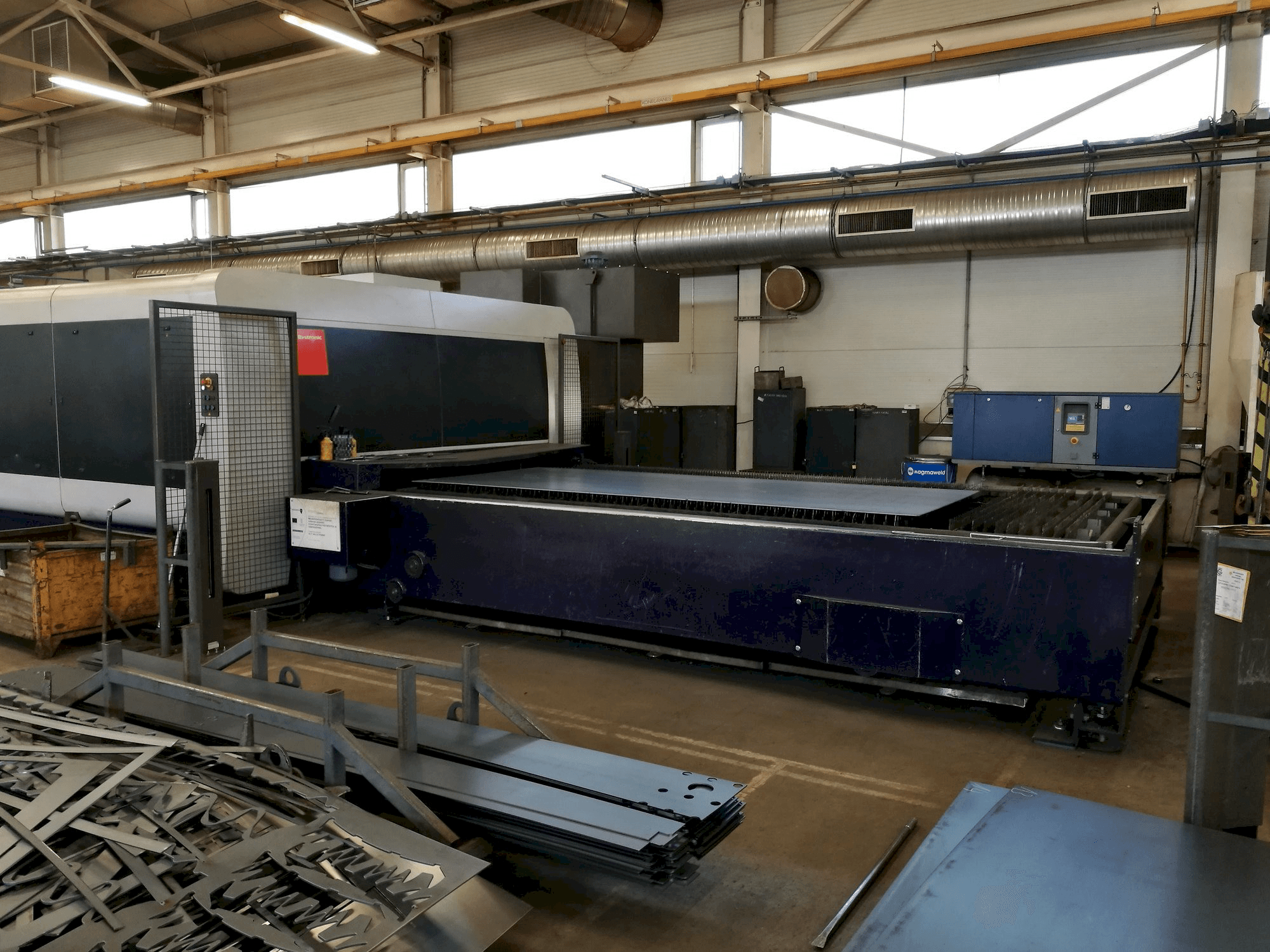 Bystronic BySprint Fiber 4020-maskinen sedd från vänster sida