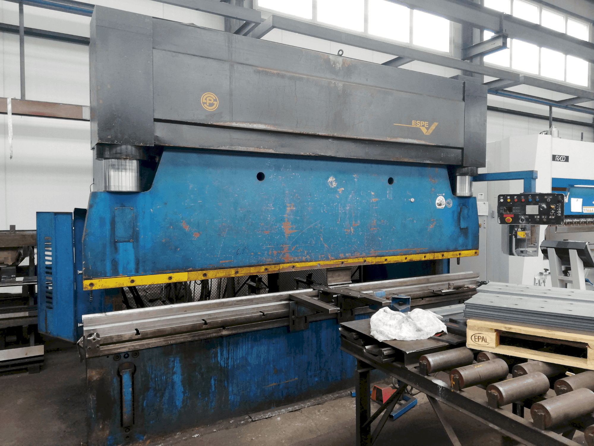 ESPE CTO 250/4000N-maskinen framifrån