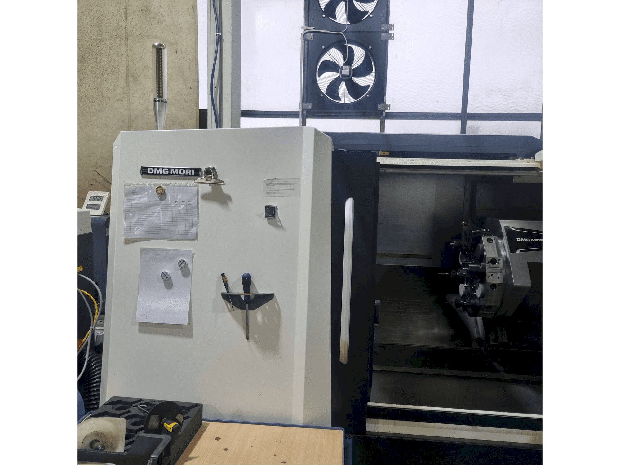 DMG MORI CLX 450 V4-maskinen framifrån