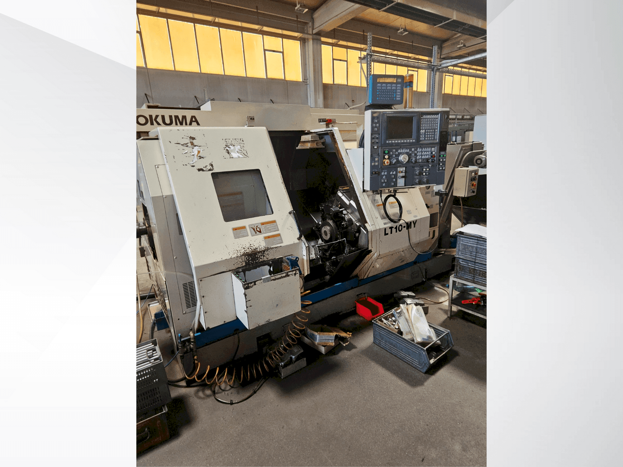 Okuma LT 10 MY-maskinen framifrån
