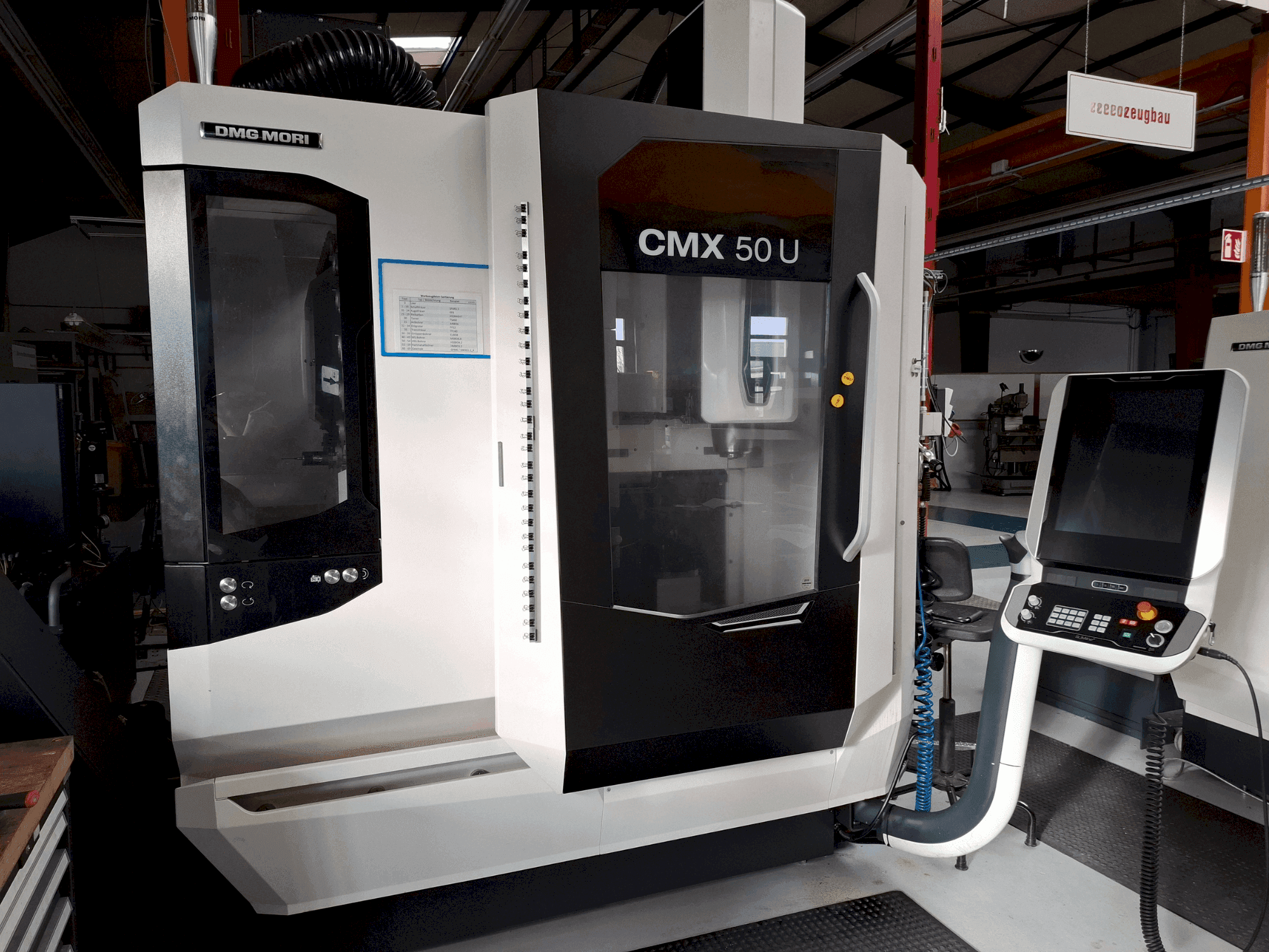 DMG MORI CMX 50U-maskinen framifrån