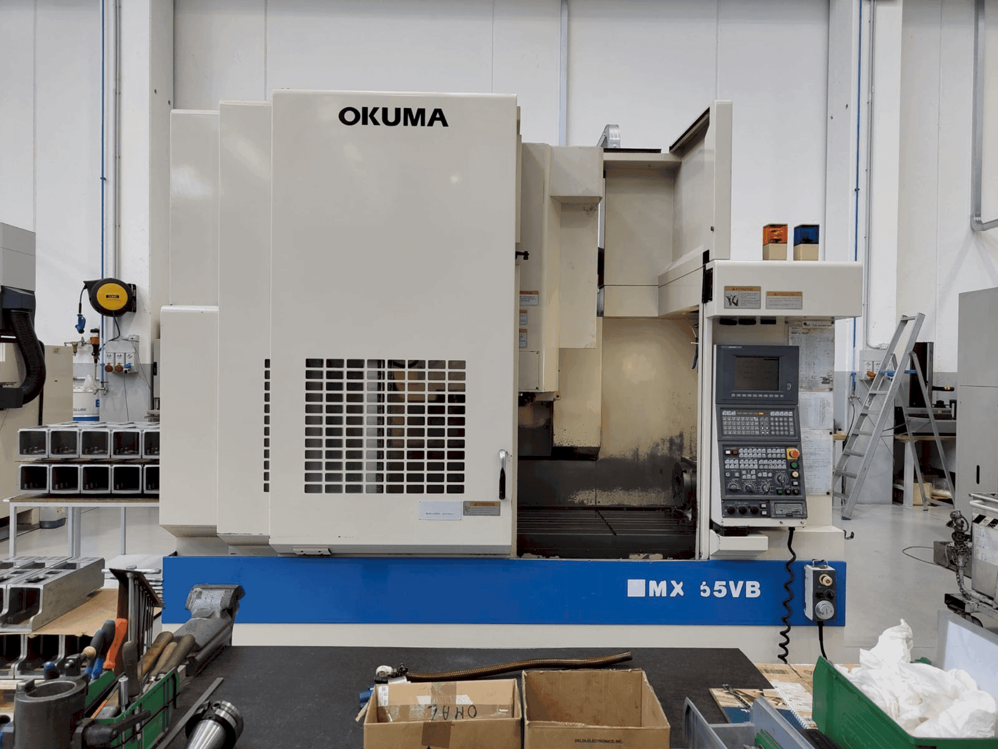 Okuma MX 55 VB-maskinen framifrån