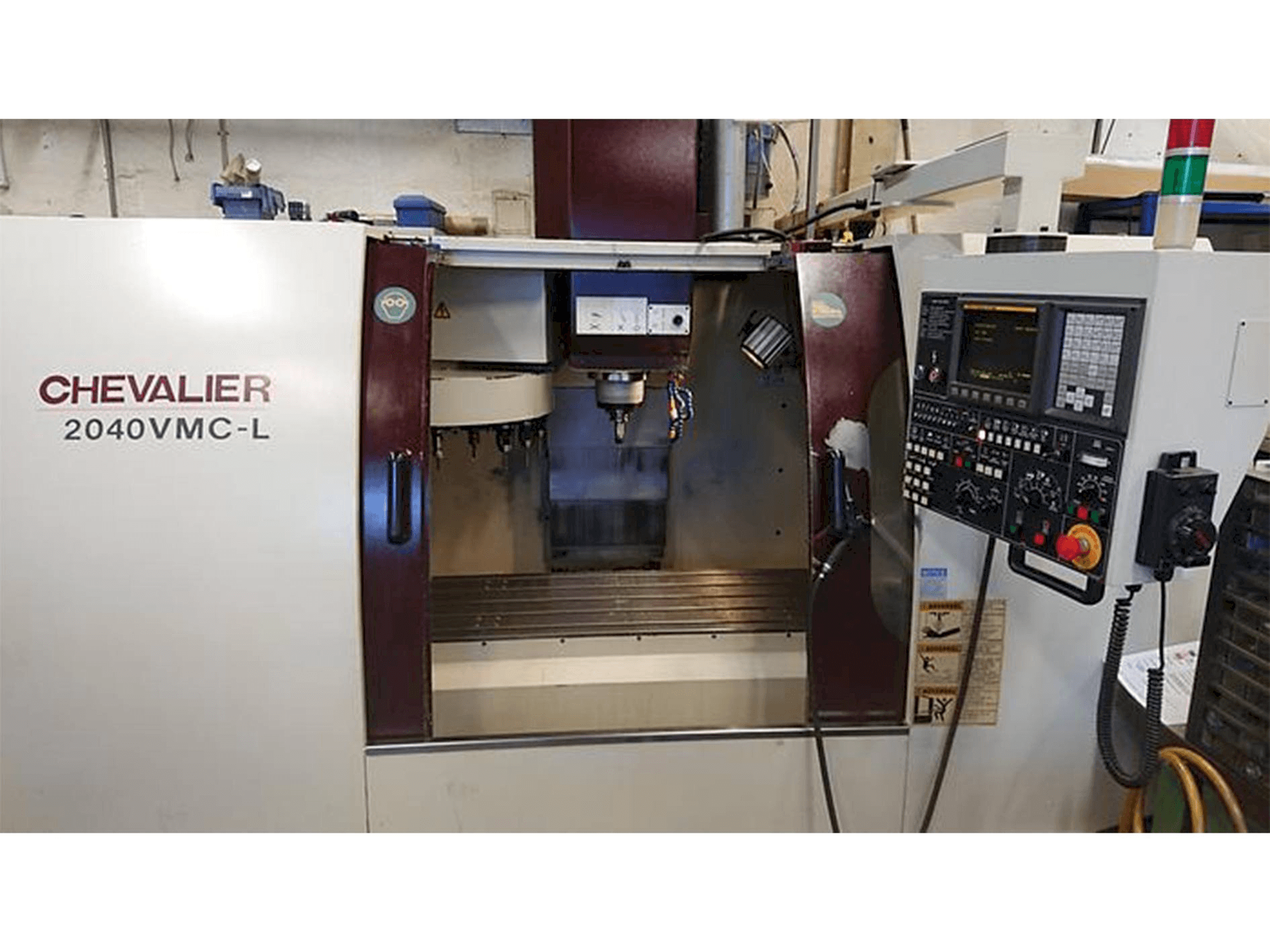 Chevalier 2040 VMC-L-maskinen framifrån