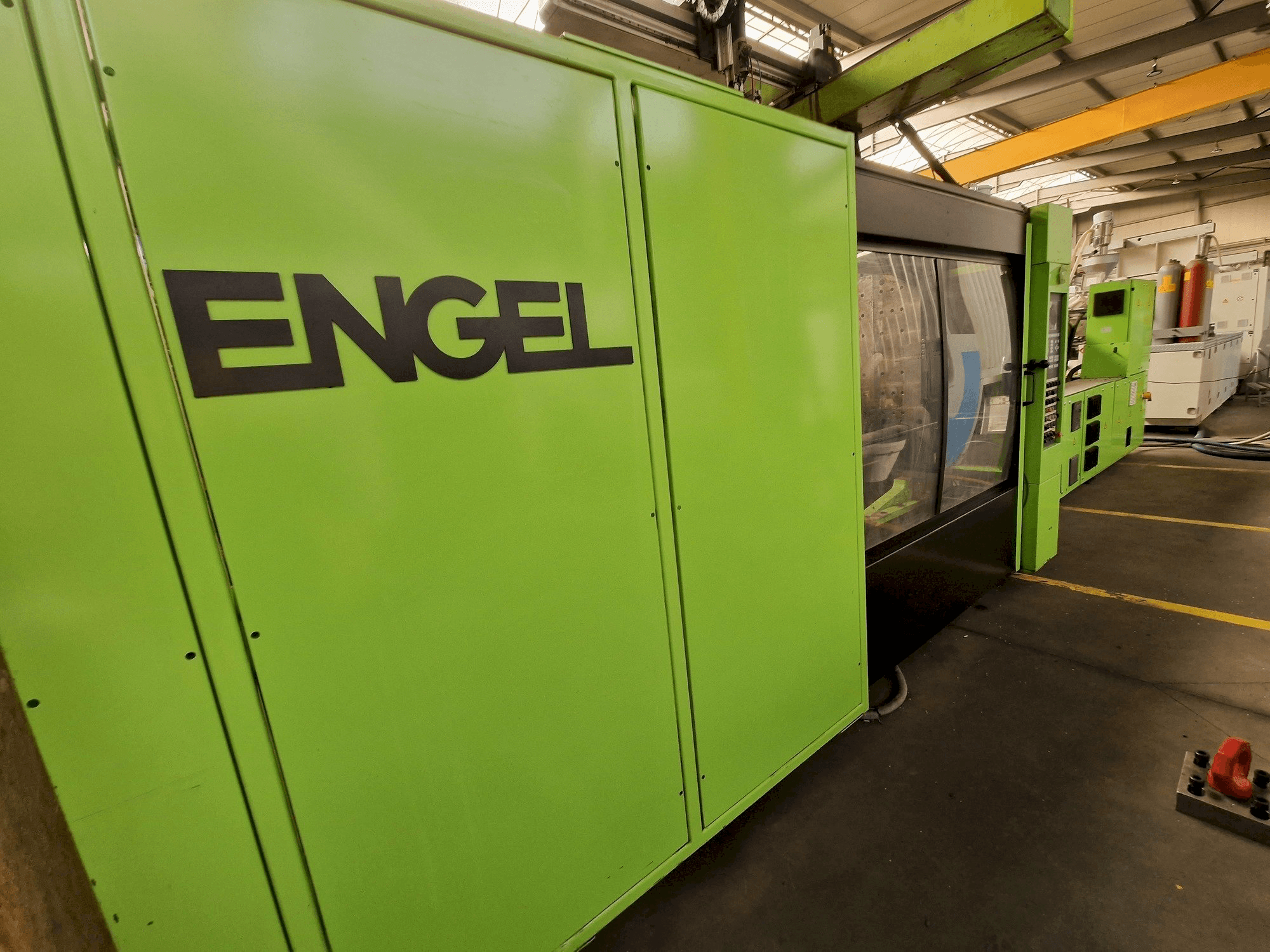 Engel ES4550/800 DUO-maskinen sedd från vänster sida