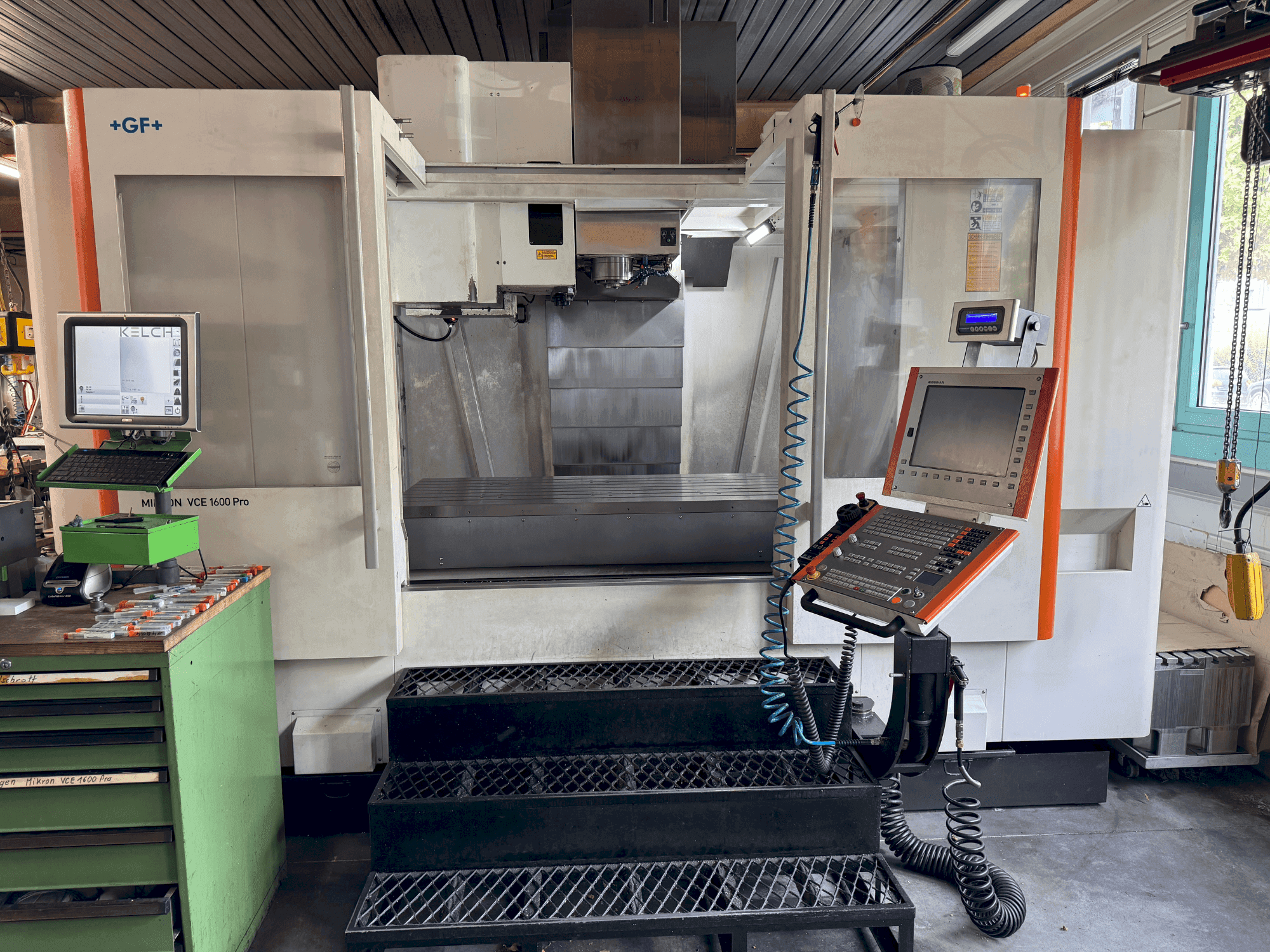 MIKRON VCE 1600 PRO-maskinen framifrån