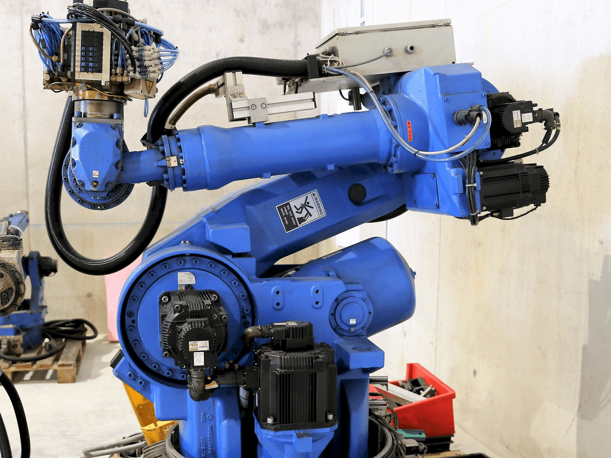 Yaskawa Motoman UP130-maskinen framifrån