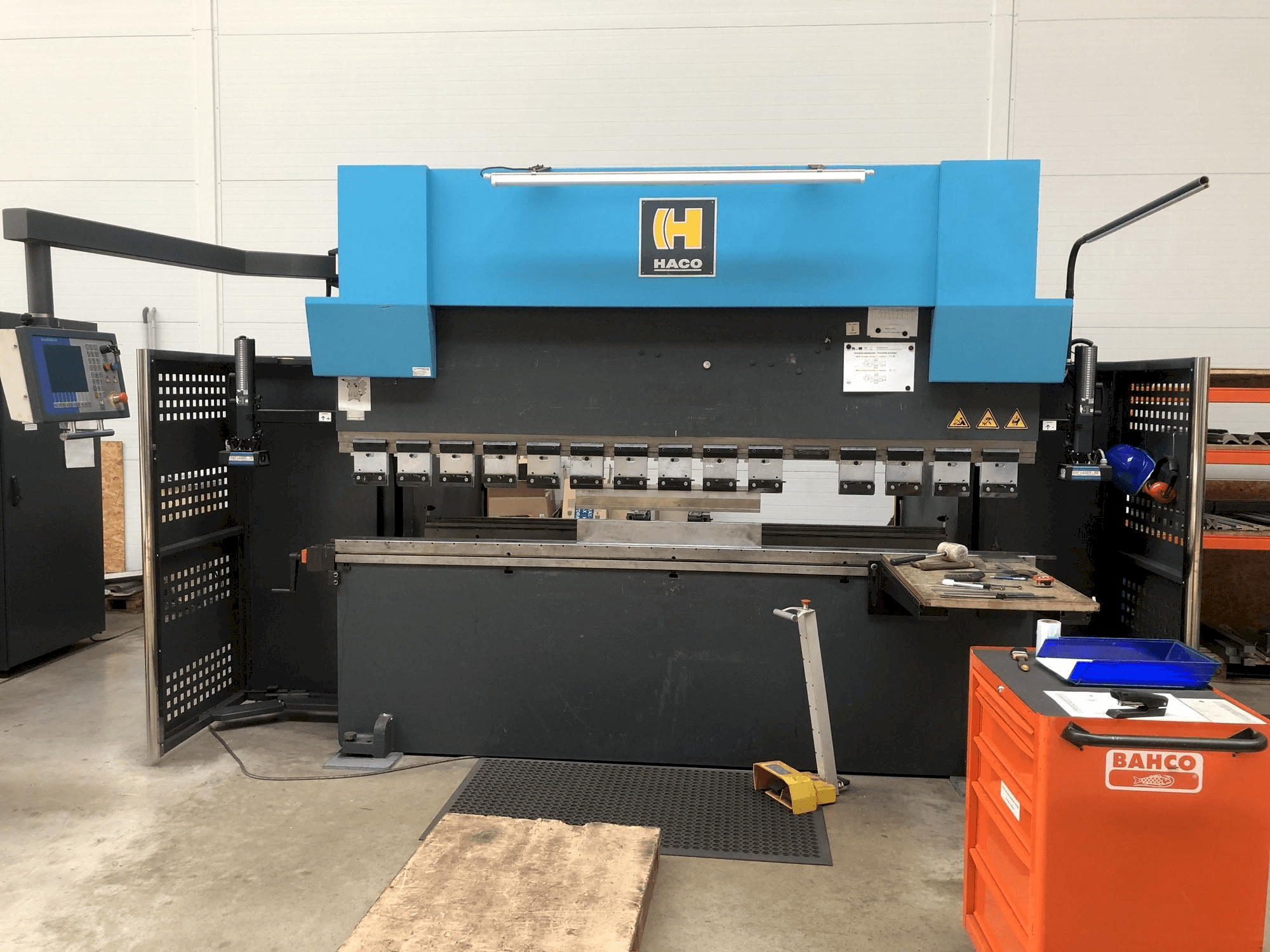 HACO ERMS30250-maskinen framifrån