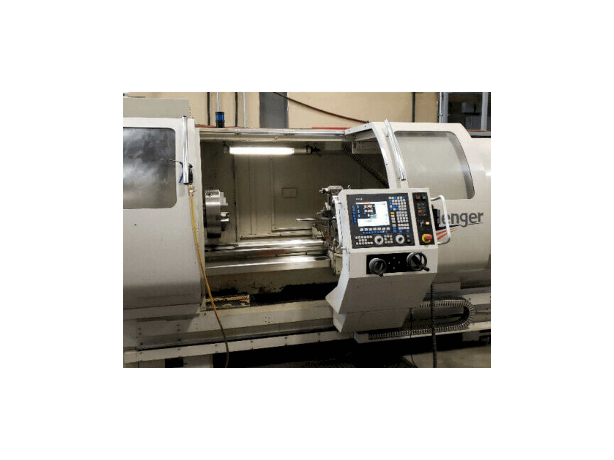 Modern Microcut BNC-2260XL-maskinen framifrån