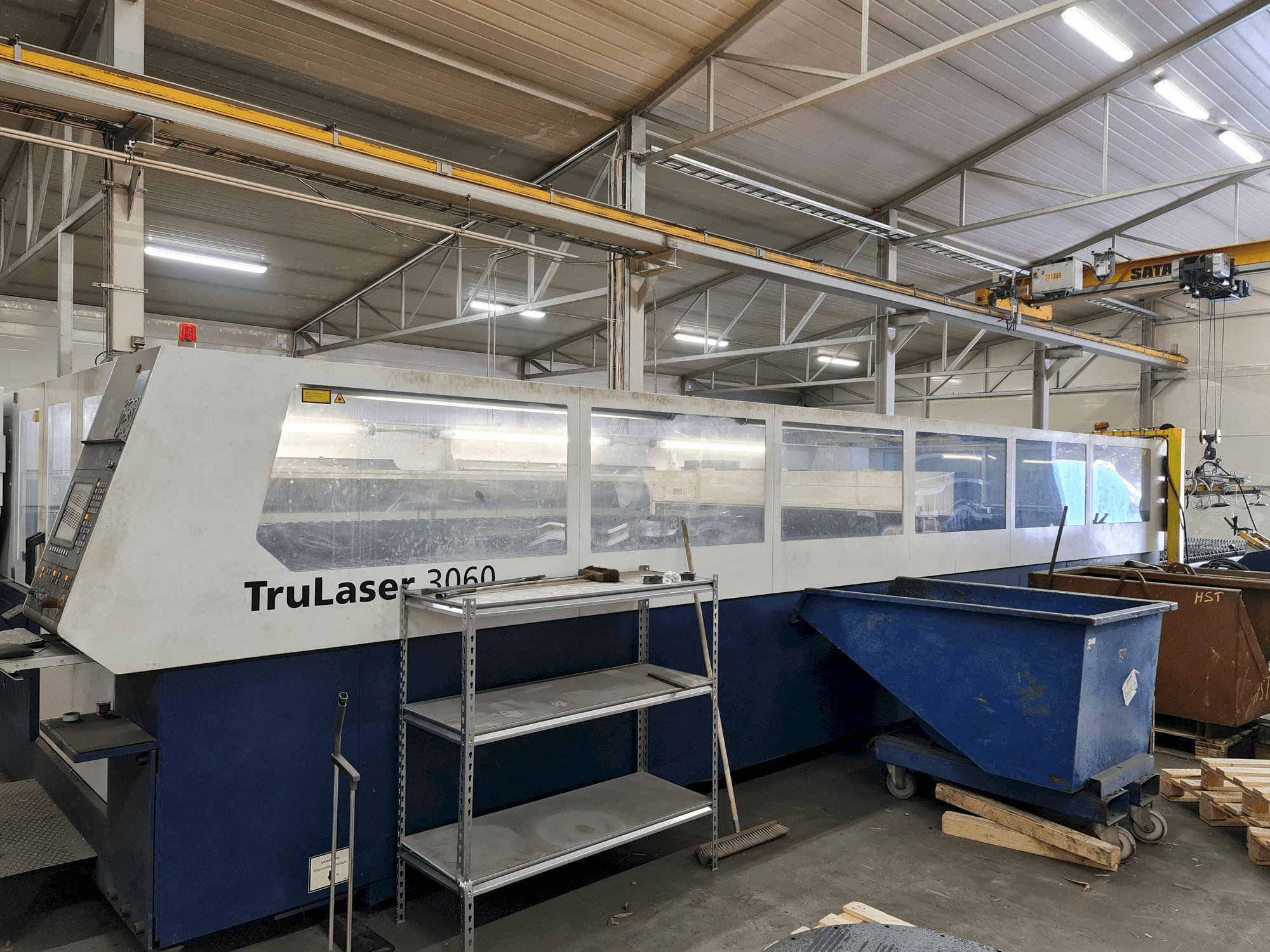 Trumpf TruLaser 3060-maskinen sedd från sidan