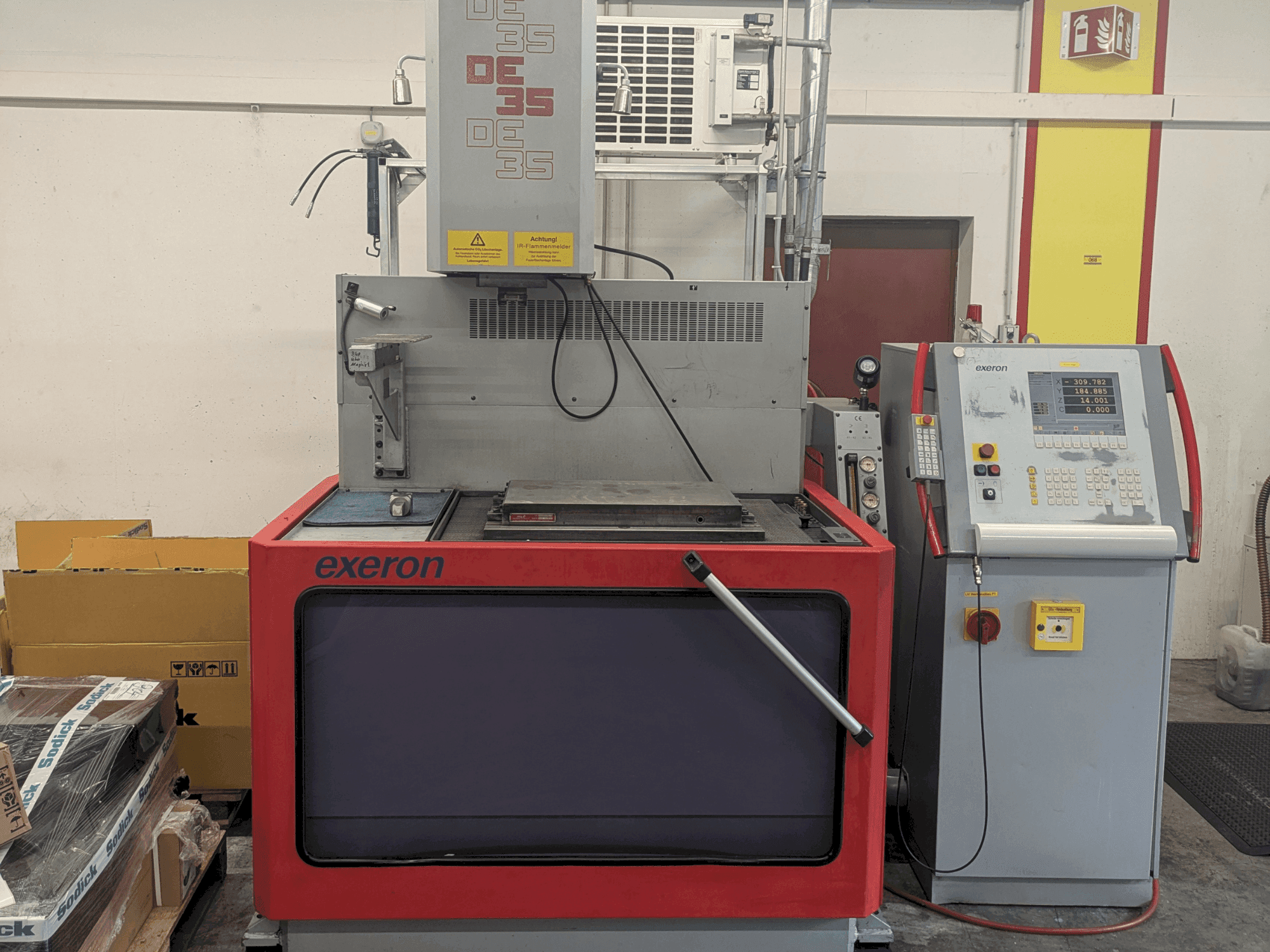 Exeron DE 35 CE-maskinen framifrån