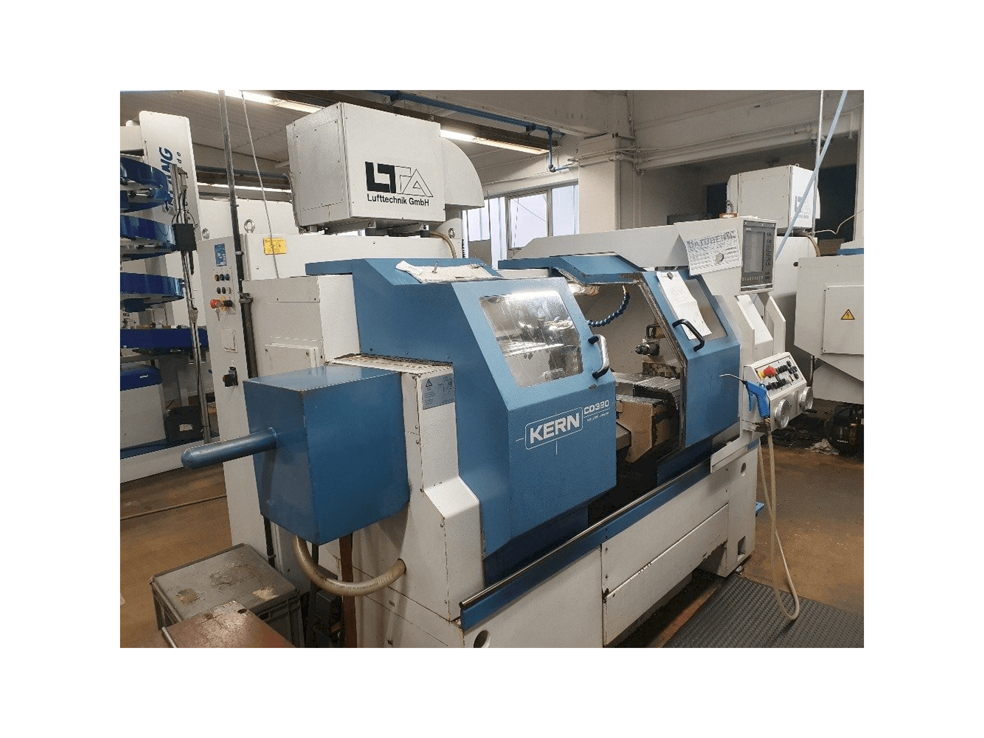 DTM CD 320-maskinen sedd från vänster sida