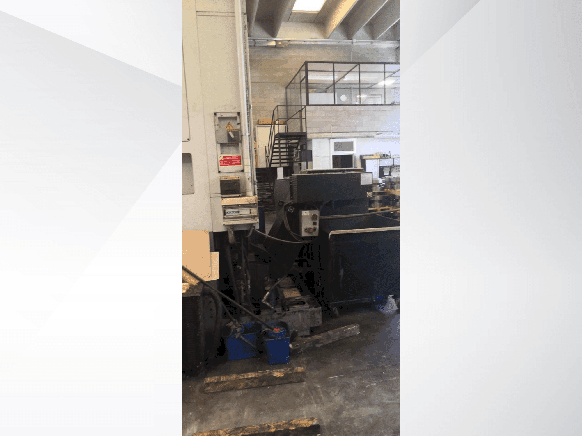 DOOSAN VT 900-maskinen framifrån