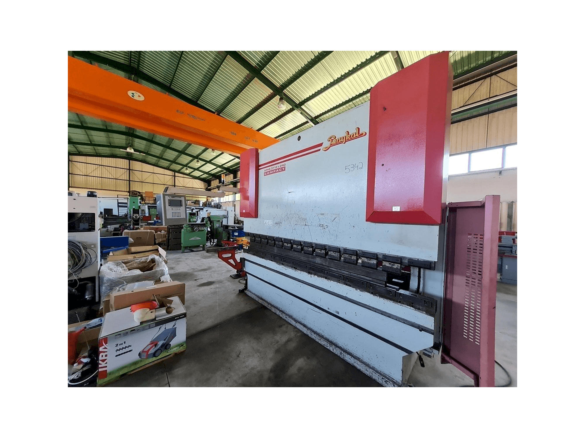 Baykal APHS 3112 x 240-maskinen framifrån