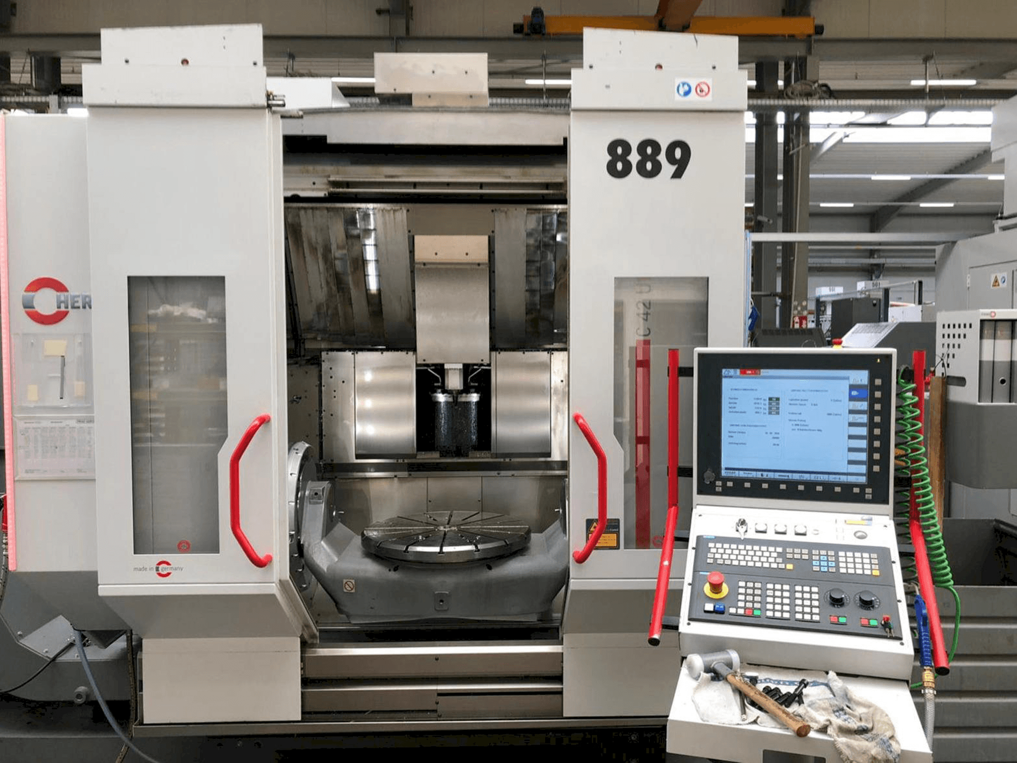 HERMLE C42U MT-maskinen framifrån