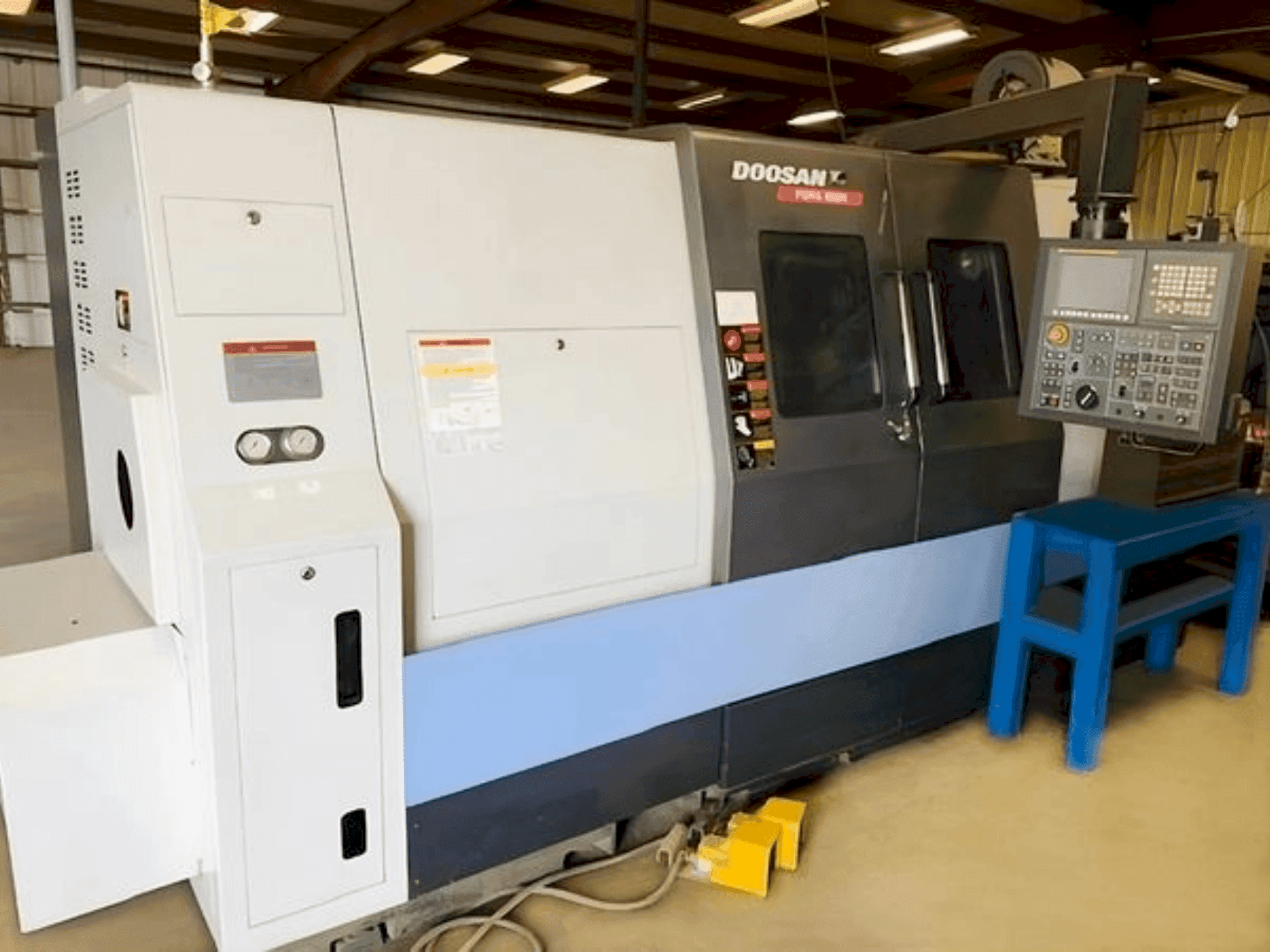DOOSAN PUMA 400MB-maskinen framifrån