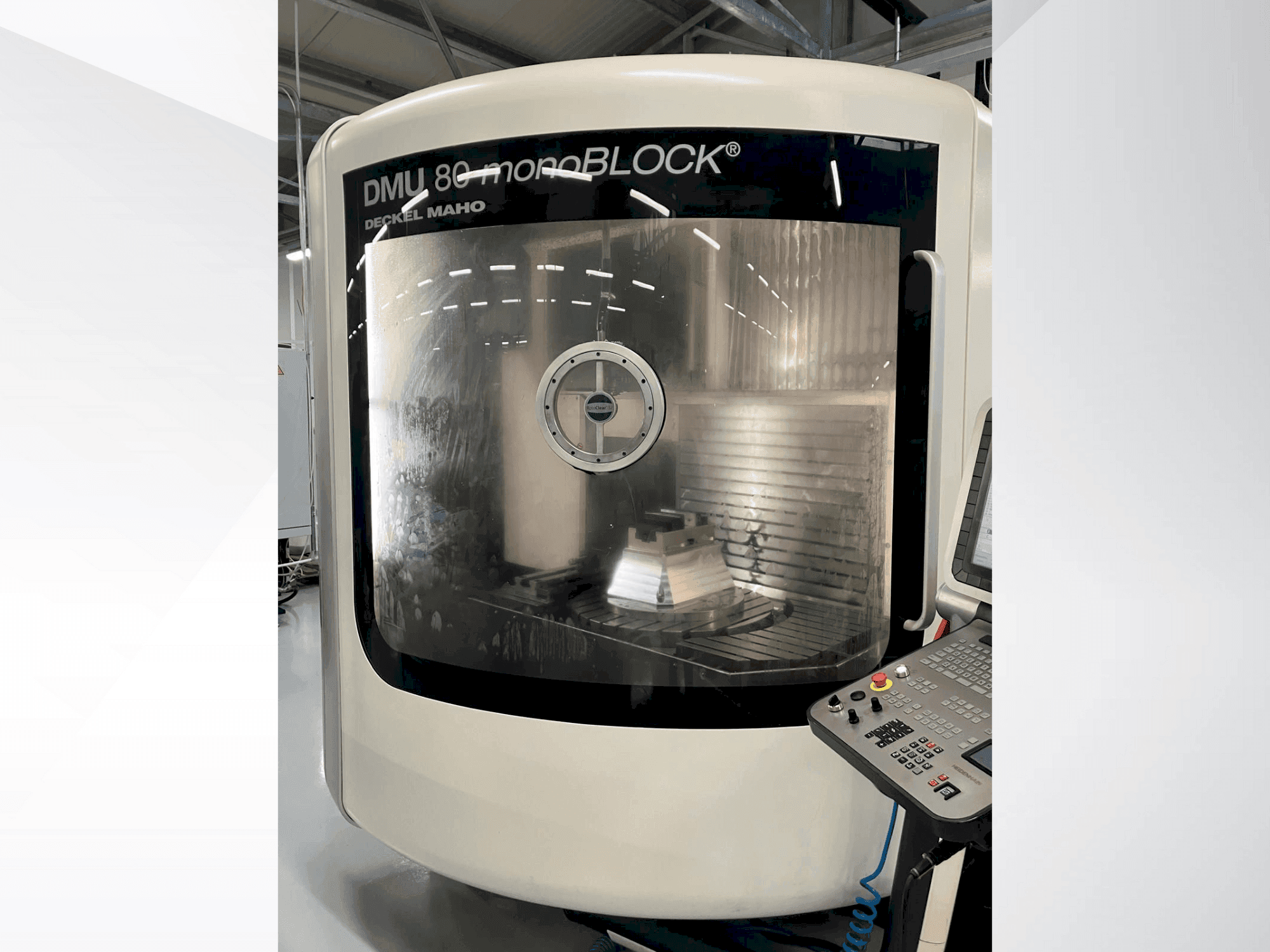 DMG MORI DMU 80 Monoblock-maskinen framifrån