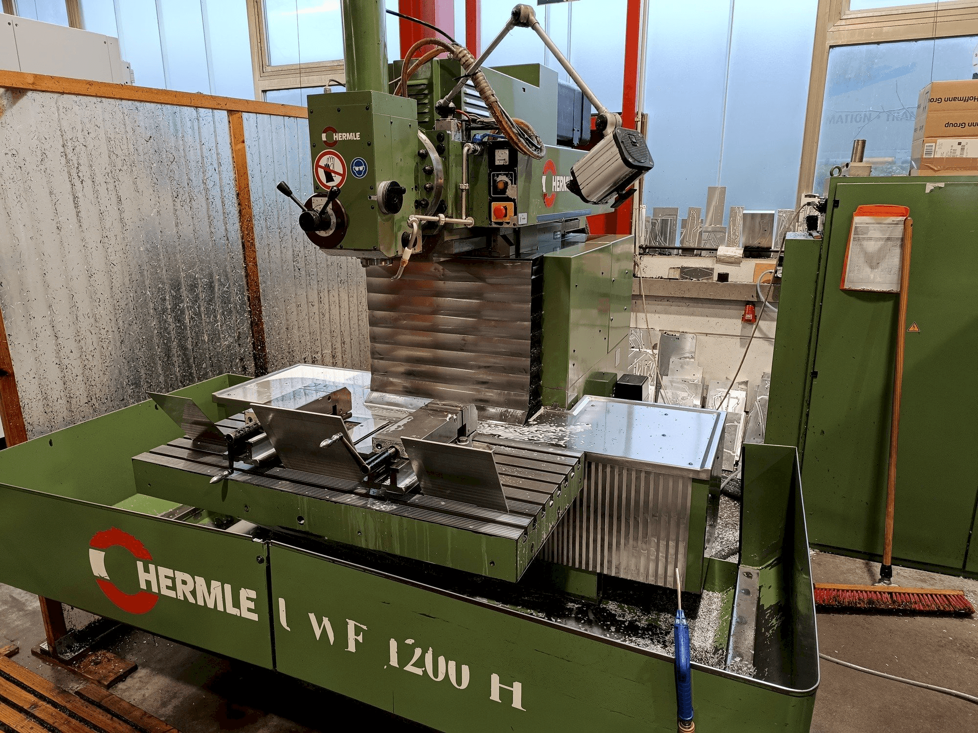 HERMLE UWF1200-maskinen framifrån