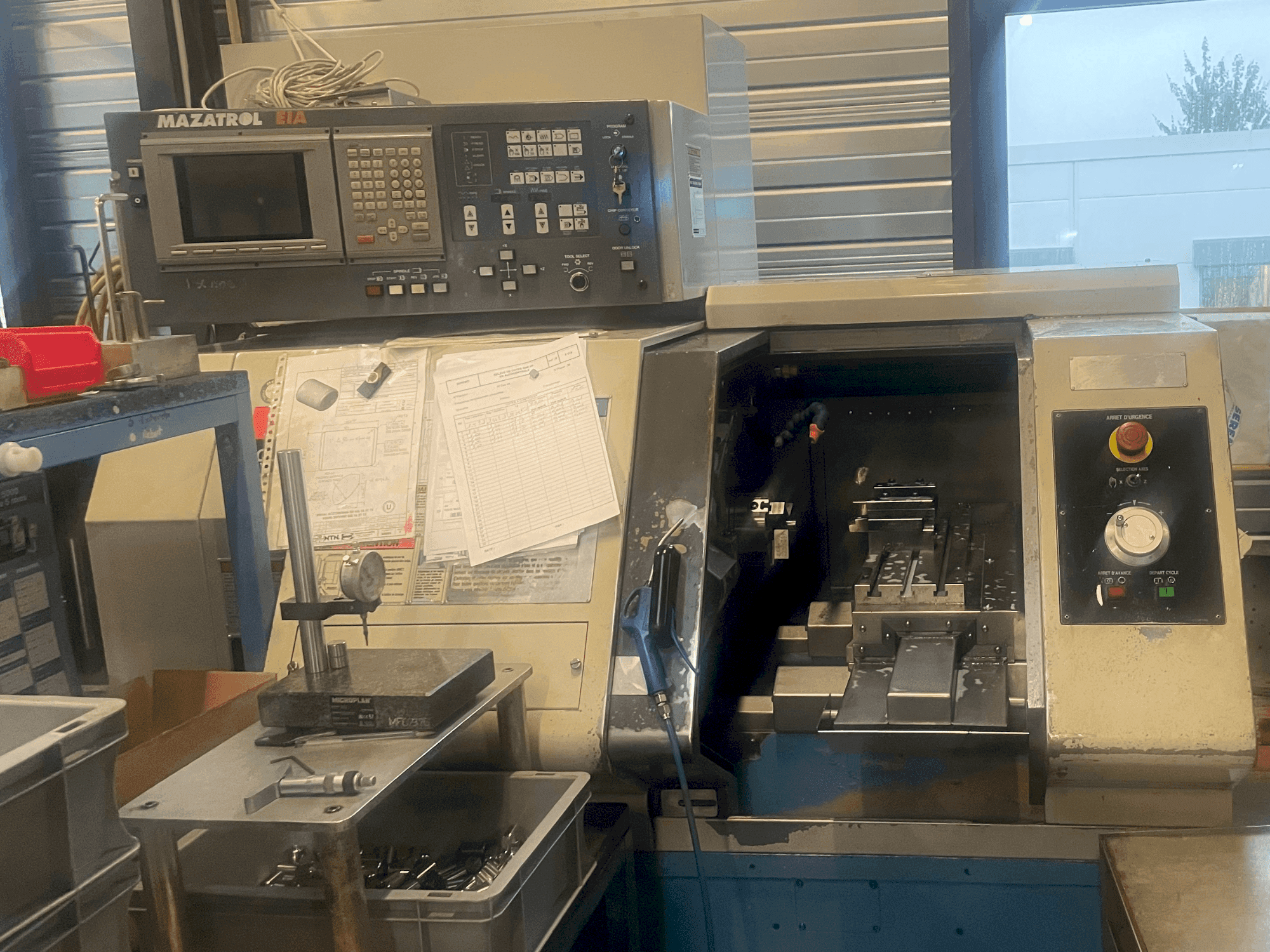 Mazak QT6 T (2007)+MAZAK QT6 G (2002)+1 LNS Hydrobar mini sprint-maskinen framifrån